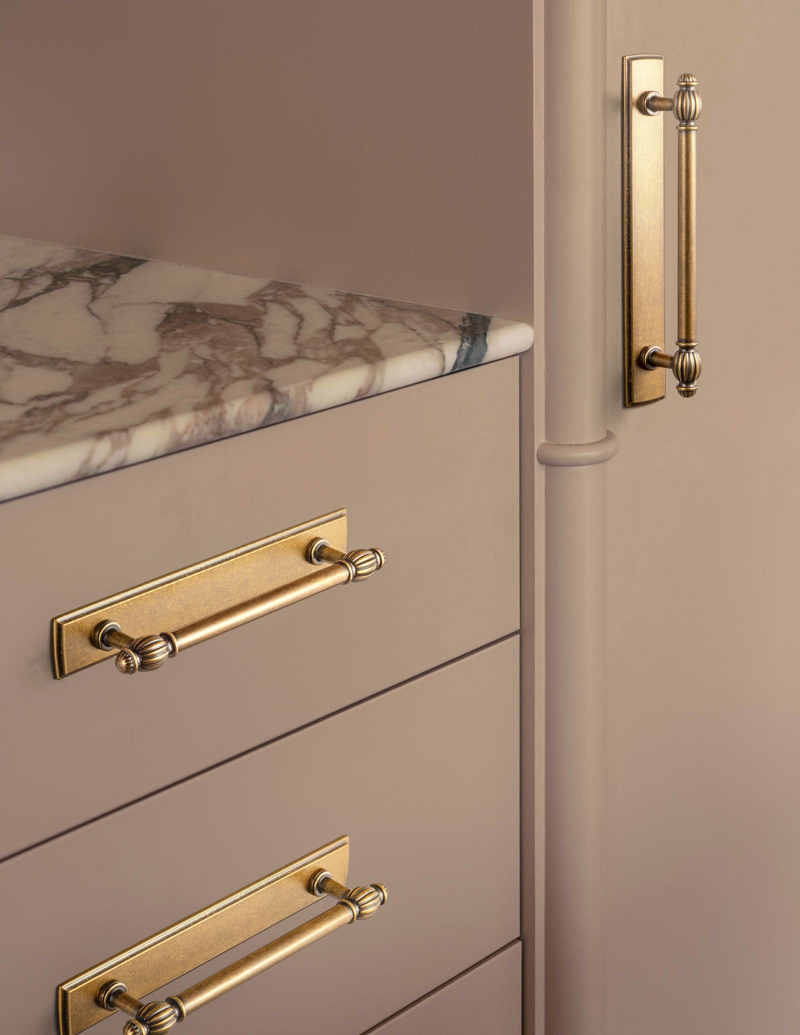 Goo-Ki Luxury Decorative Antique Brass Cabinet Handles Stylish Accents for Modern Cabinet Design