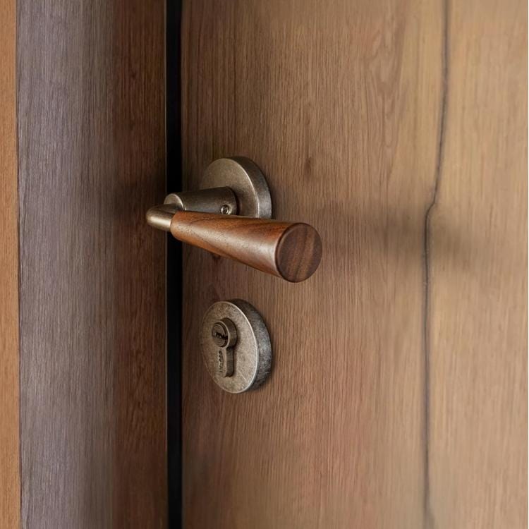 Goo-Ki Original Design Retro Style Magnetic Bedroom Door Lock Black Walnut Vintage Wooden Door Lock