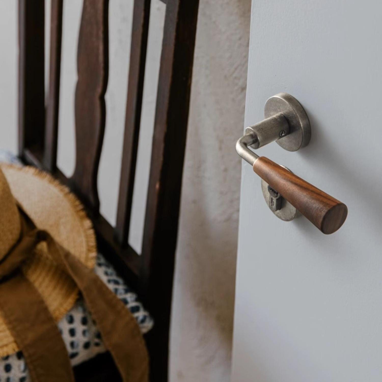 Goo-Ki Original Design Retro Style Magnetic Bedroom Door Lock Black Walnut Vintage Wooden Door Lock