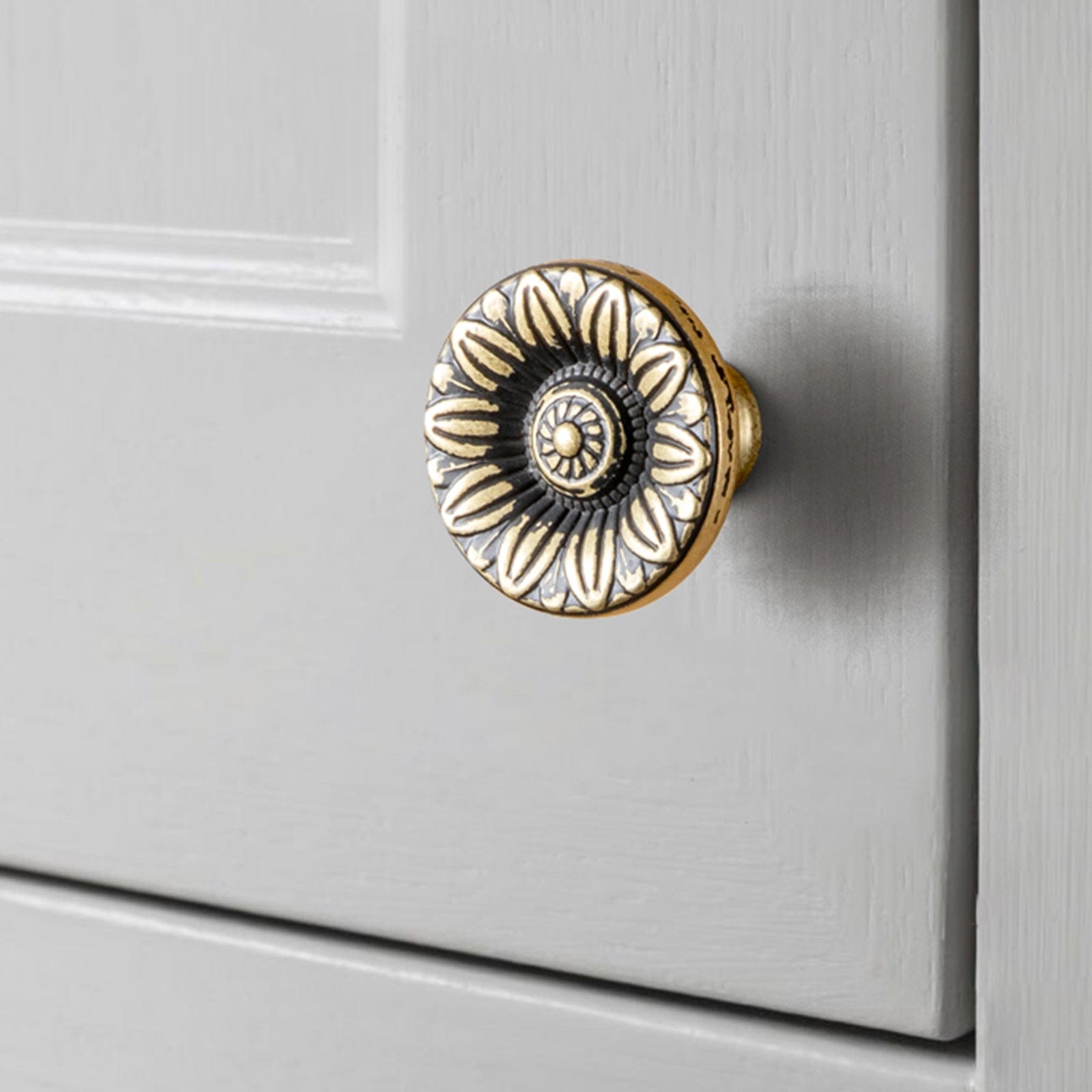 Goo-Ki Ornate Sunflower Embossed Cabinet Knobs Distressed Multi-Tone Zinc Alloy Furniture Hardware