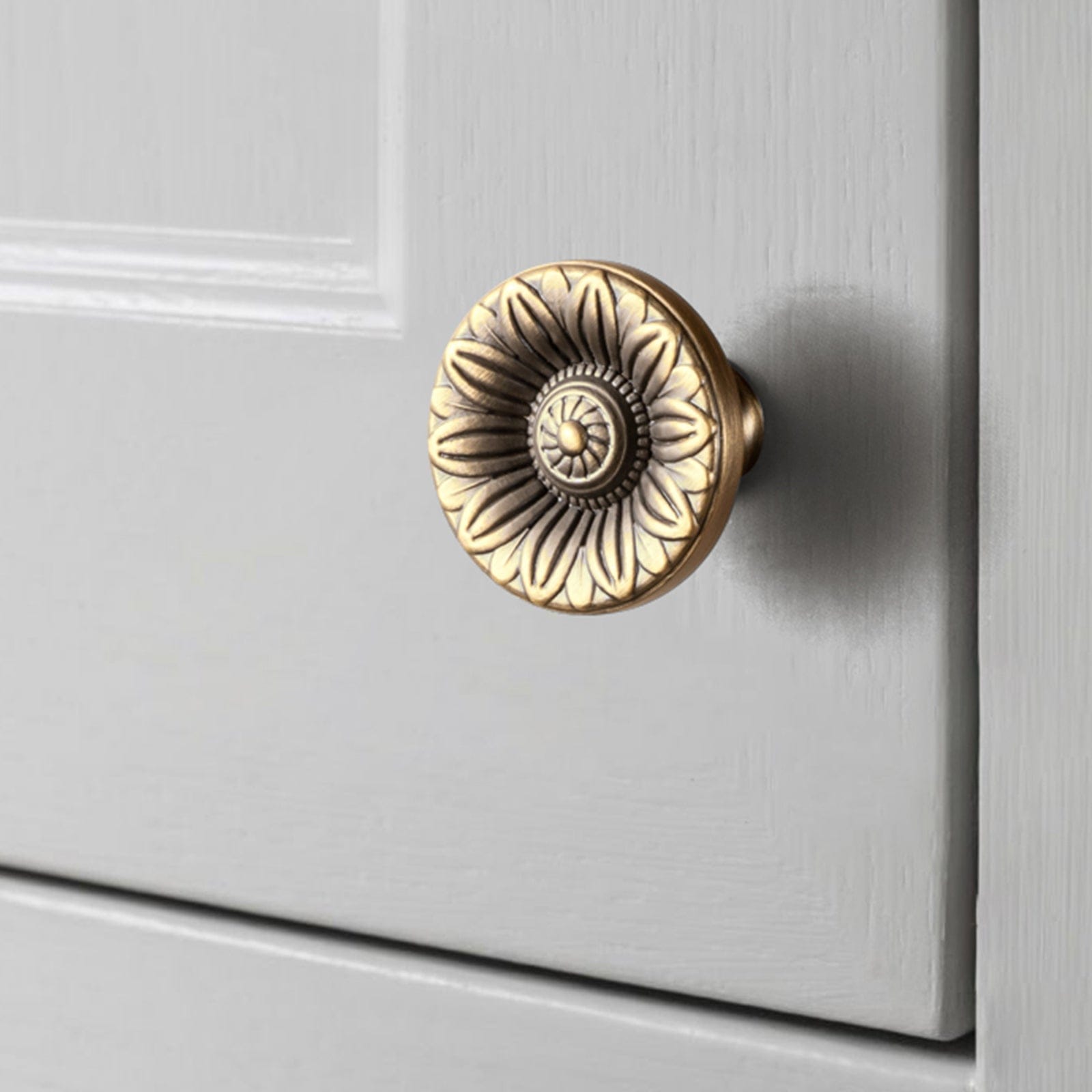 Goo-Ki Ornate Sunflower Embossed Cabinet Knobs Distressed Multi-Tone Zinc Alloy Furniture Hardware