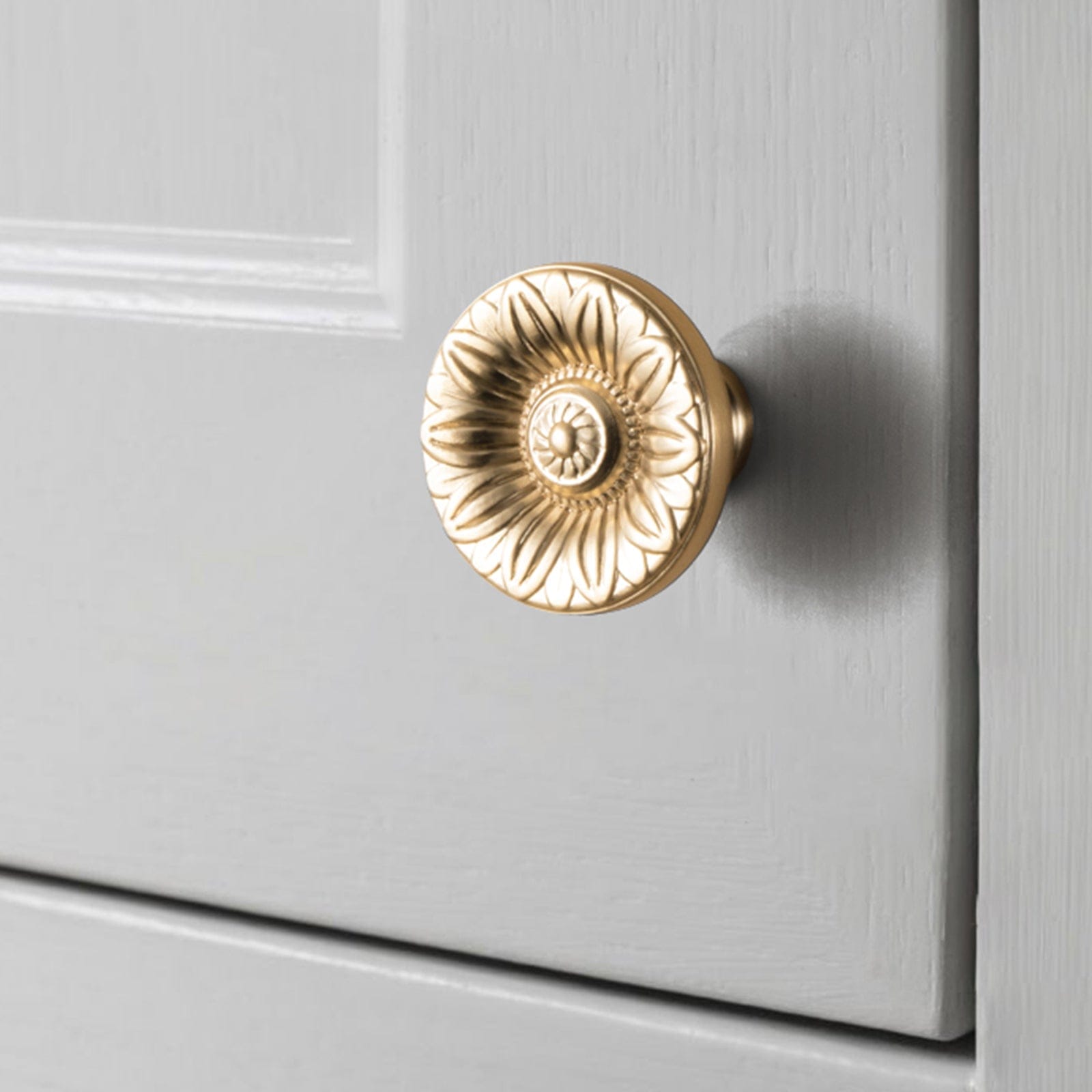 Goo-Ki Ornate Sunflower Embossed Cabinet Knobs Distressed Multi-Tone Zinc Alloy Furniture Hardware
