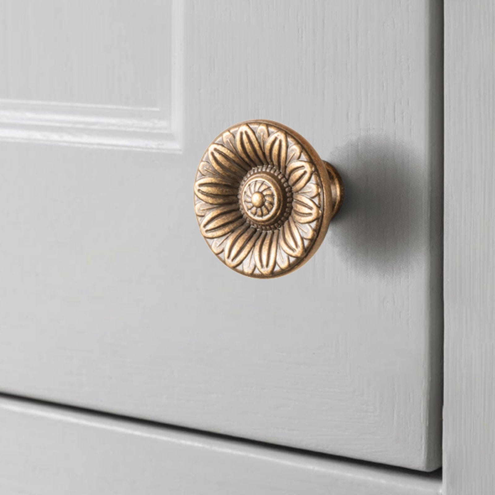 Goo-Ki Ornate Sunflower Embossed Cabinet Knobs Distressed Multi-Tone Zinc Alloy Furniture Hardware