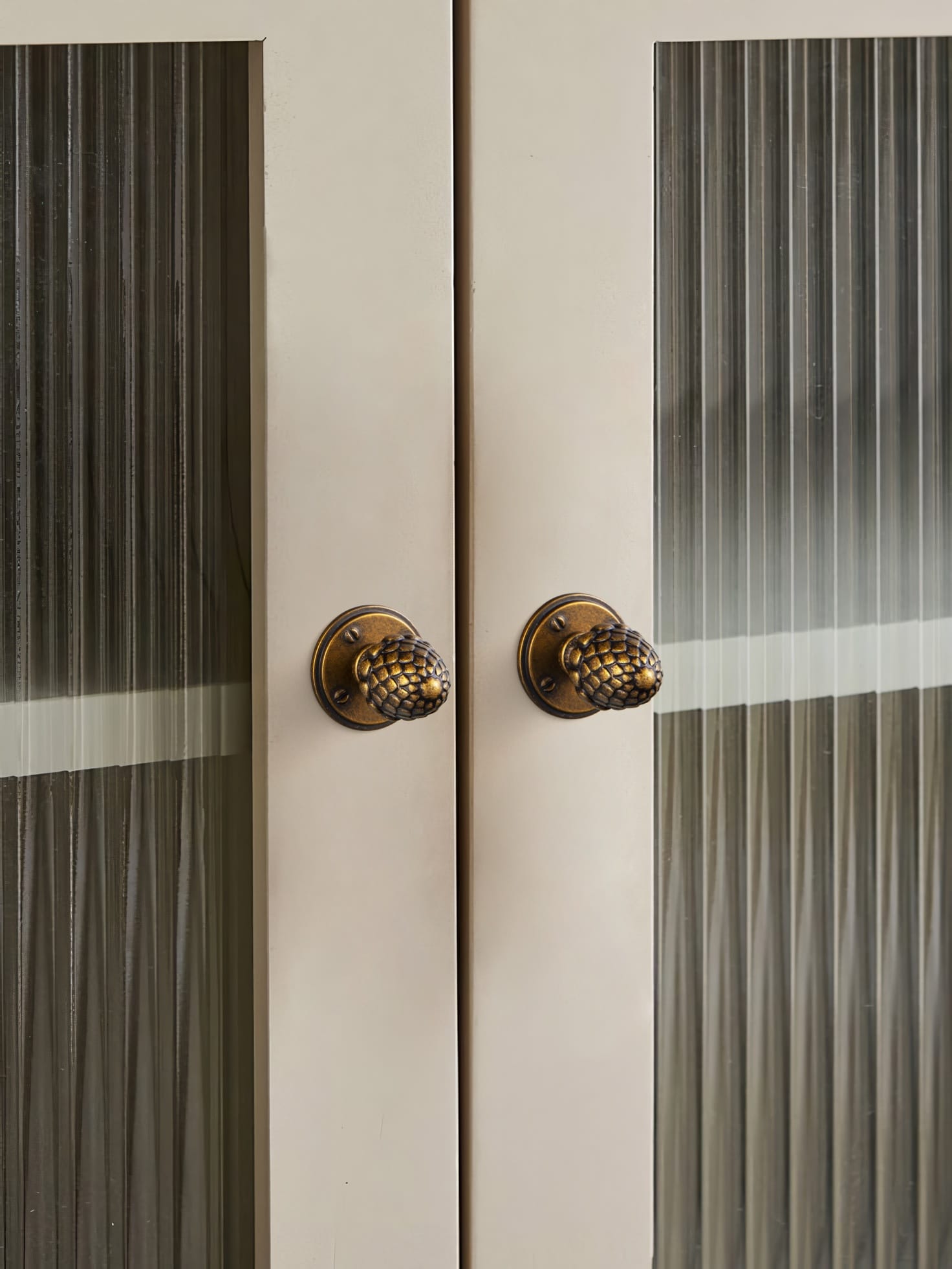 Goo-Ki Pinecone-Shaped Cabinet Knobs Premium Zinc Alloy Decorative Drawer Knobs with Multiple Styles of Round Backplates