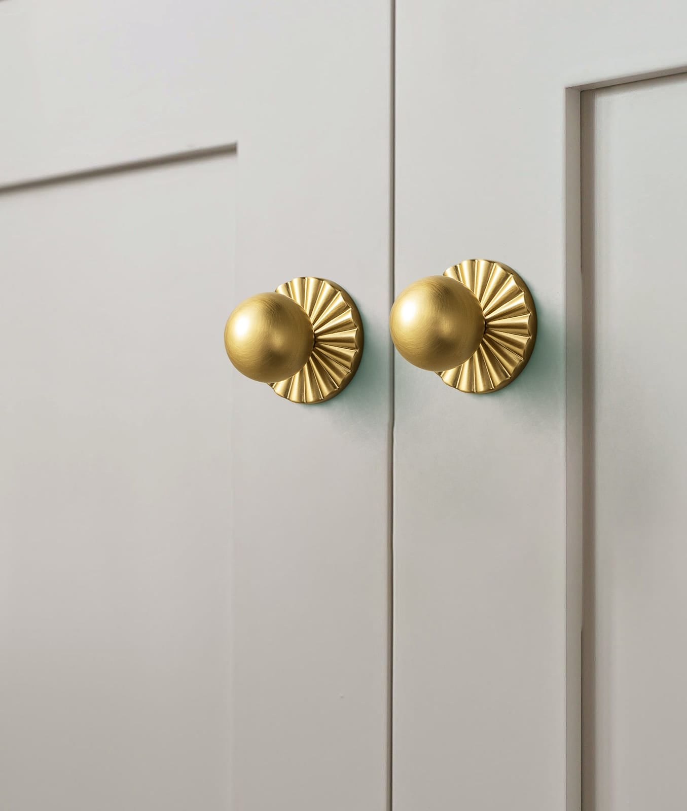 Goo-Ki Round Cabinet Knobs with Back Plate Zinc Alloy Cabinet Handle with Long Back Plate