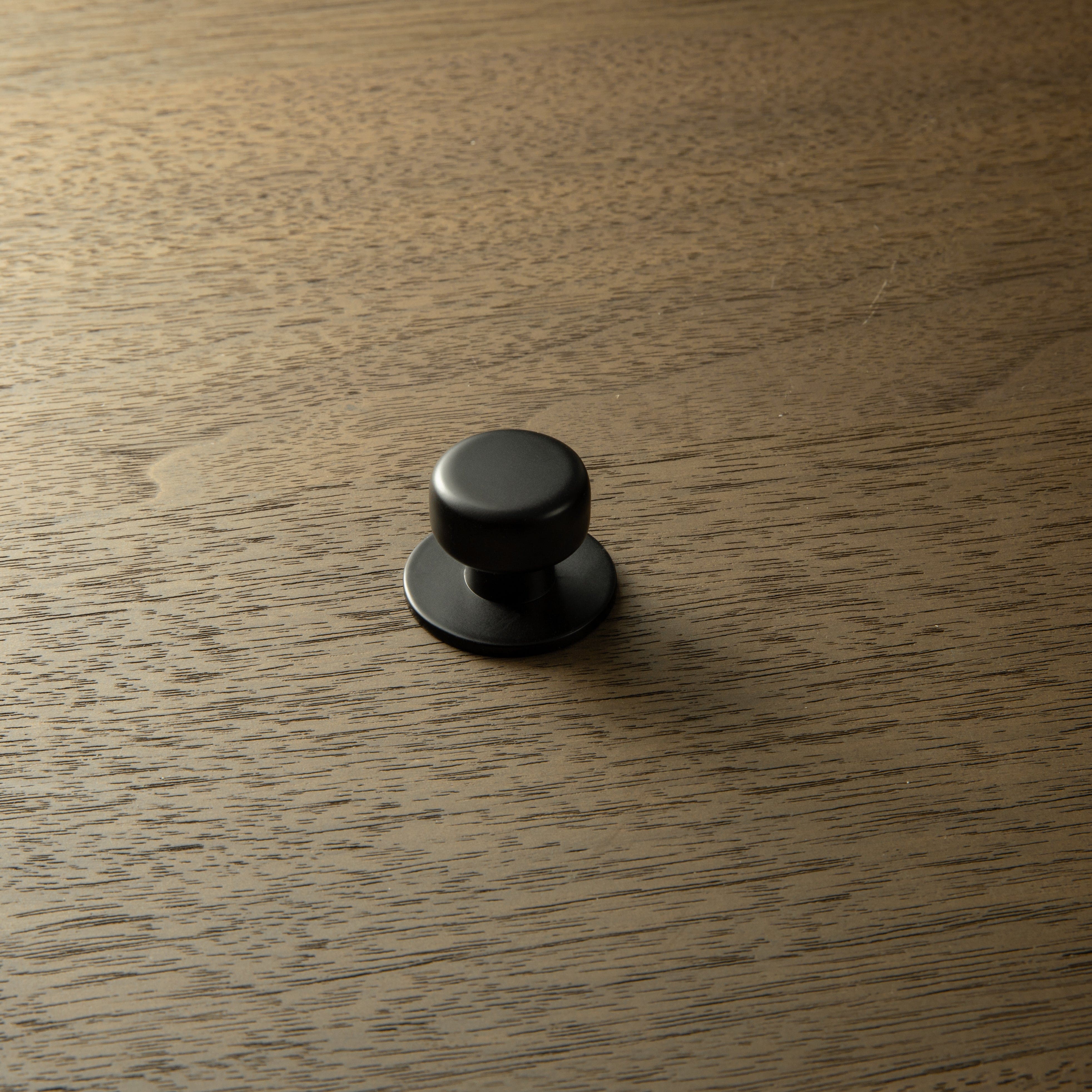 Goo-Ki Rustic Finish Round Cabinet Hardware Knobs Stable Large Base Drawer Knob