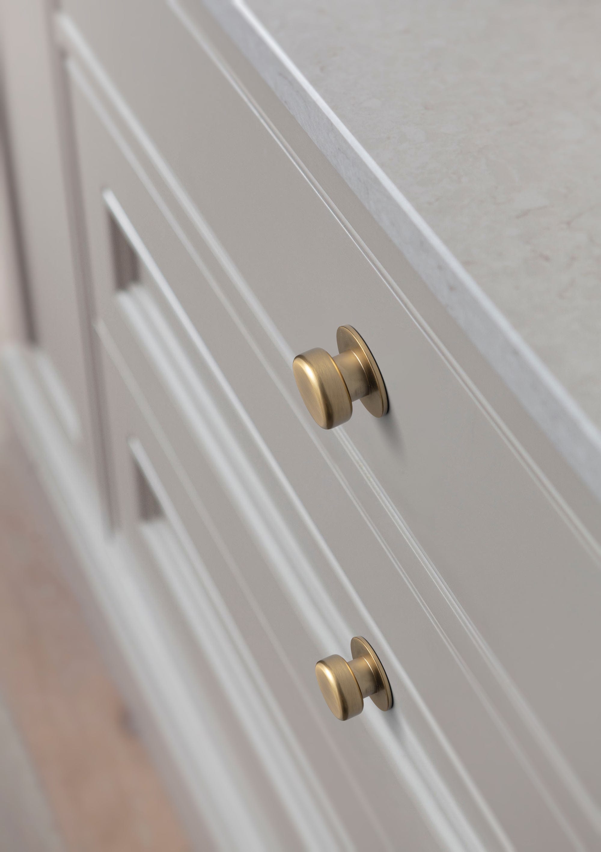 Goo-Ki Rustic Finish Round Cabinet Hardware Knobs Stable Large Base Drawer Knob