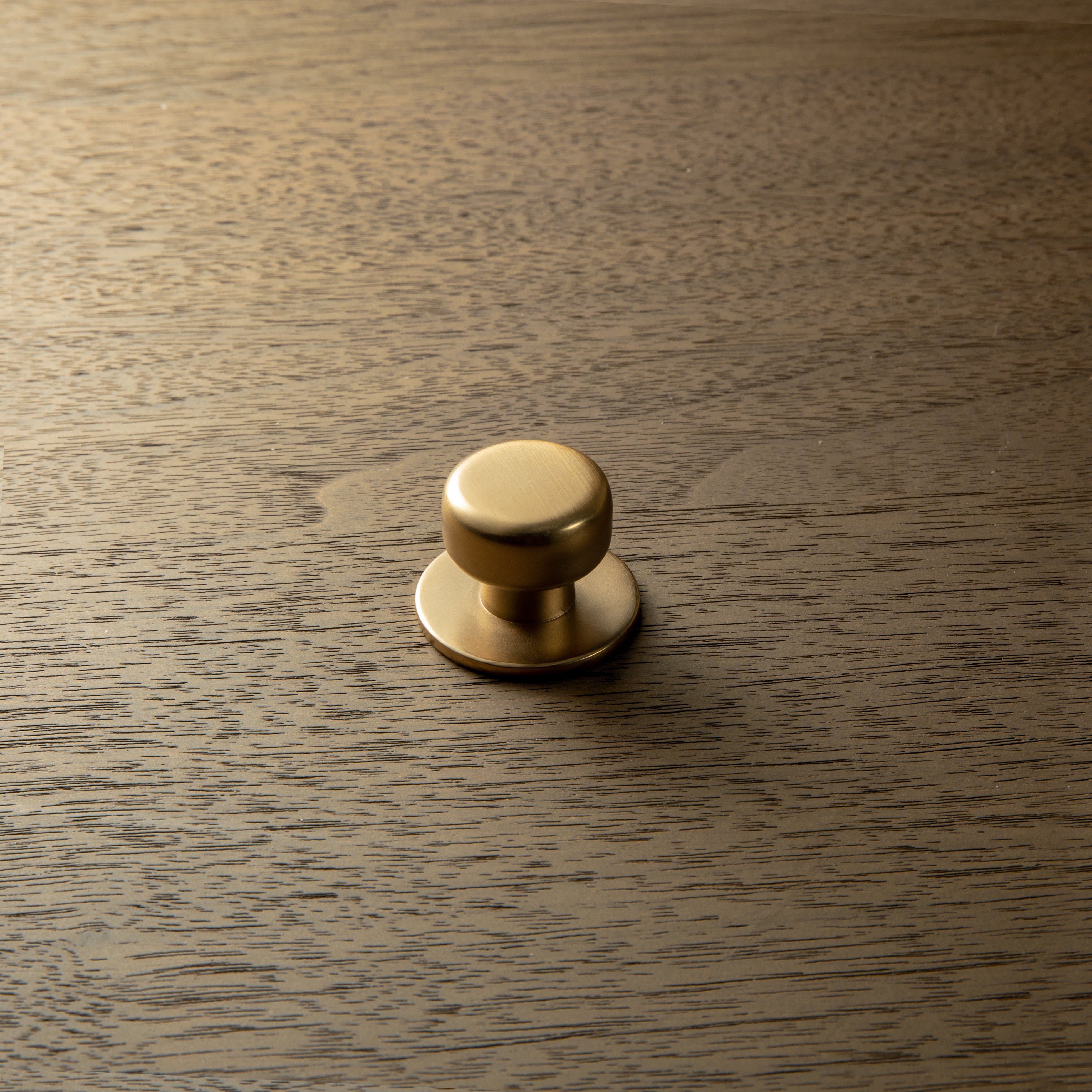 Goo-Ki Rustic Finish Round Cabinet Hardware Knobs Stable Large Base Drawer Knob