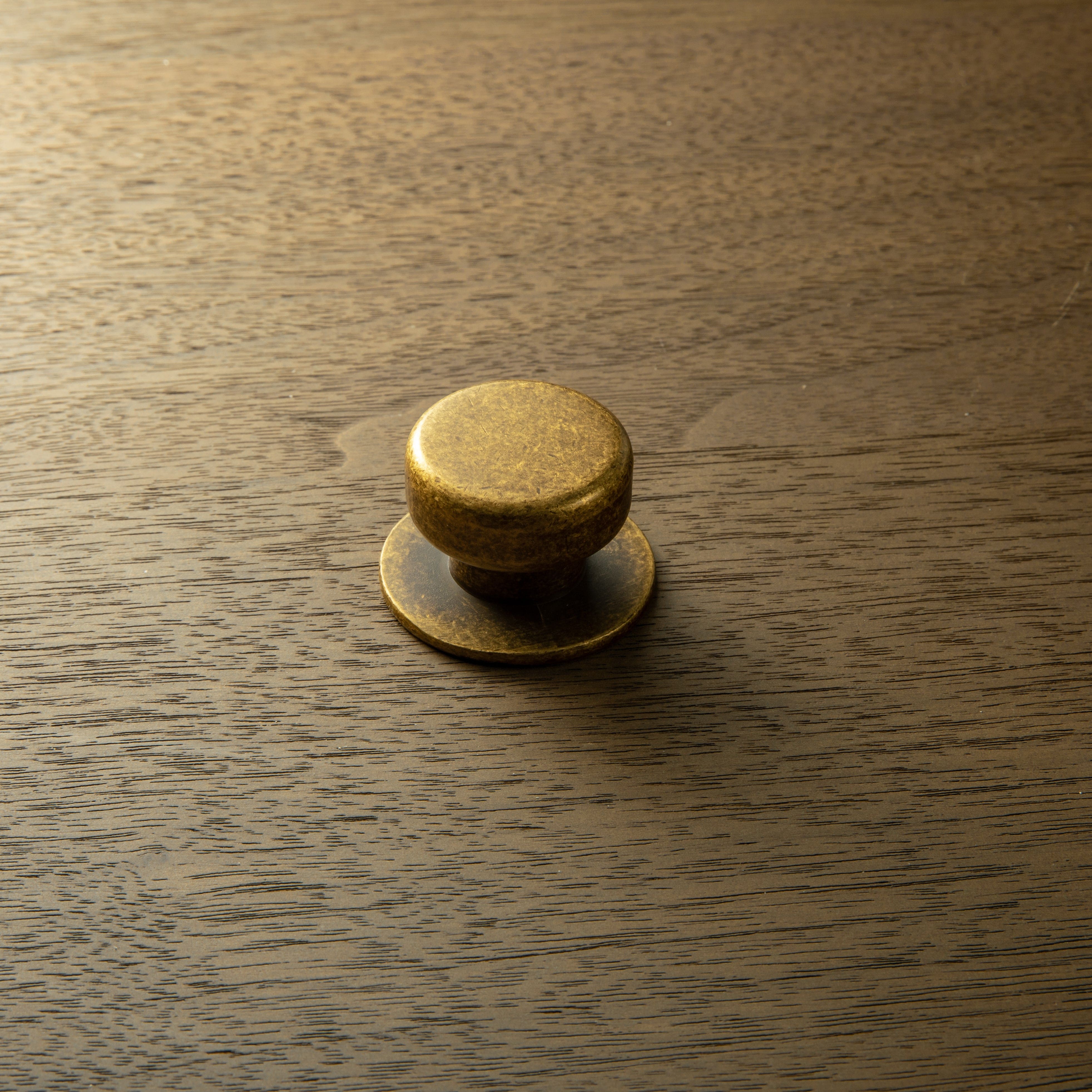 Goo-Ki Rustic Finish Round Cabinet Hardware Knobs Stable Large Base Drawer Knob