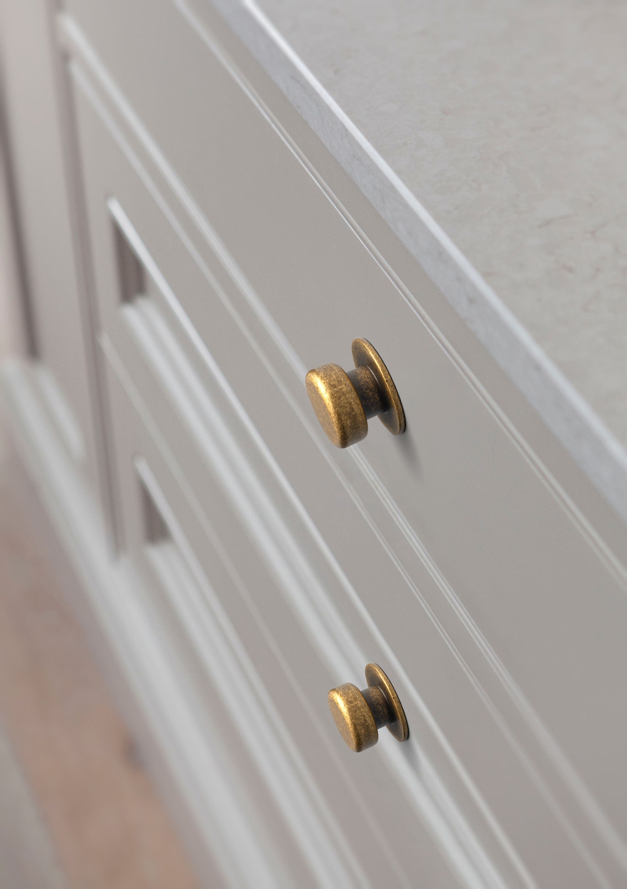 Goo-Ki Rustic Finish Round Cabinet Hardware Knobs Stable Large Base Drawer Knob