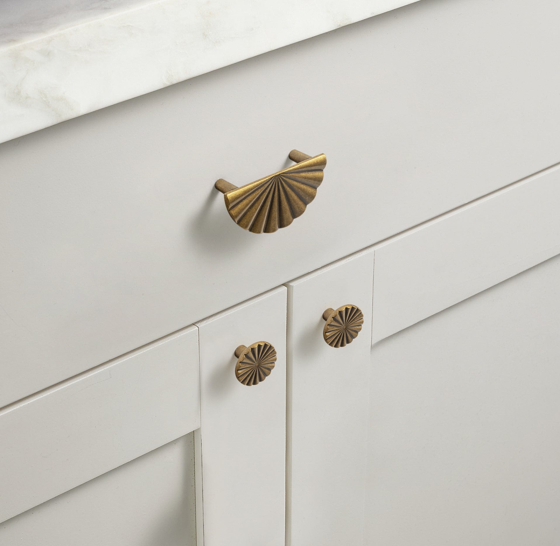 Goo-Ki Semicircular Antique Brass Cabinet Pulls Half Moon Shaped Bin Cup Drawer Pull