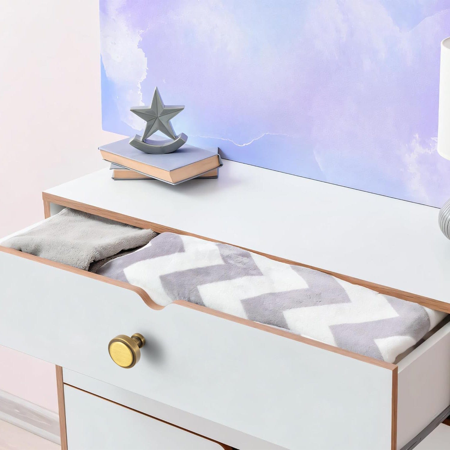 Goo-Ki Simple Cylindrical Zinc Alloy Drawer Knob with Elegant Design