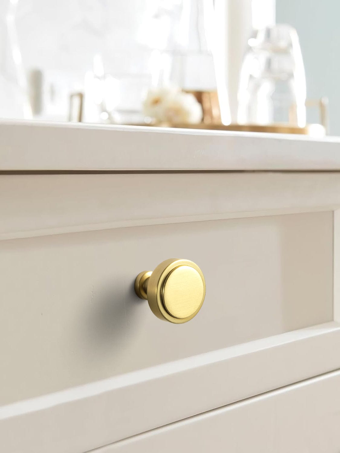 Goo-Ki Simple Cylindrical Zinc Alloy Drawer Knob with Elegant Design