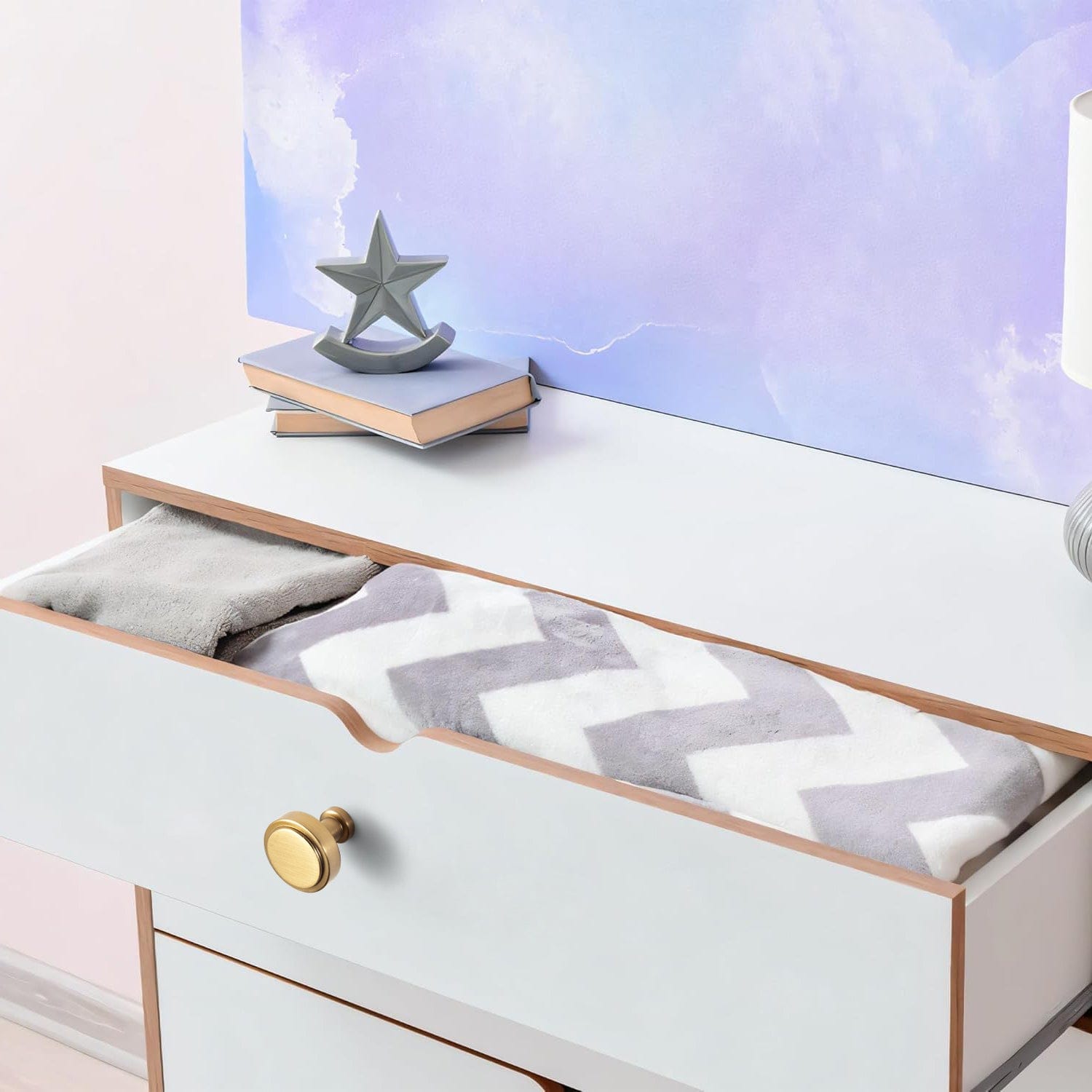 Goo-Ki Simple Cylindrical Zinc Alloy Drawer Knob with Elegant Design