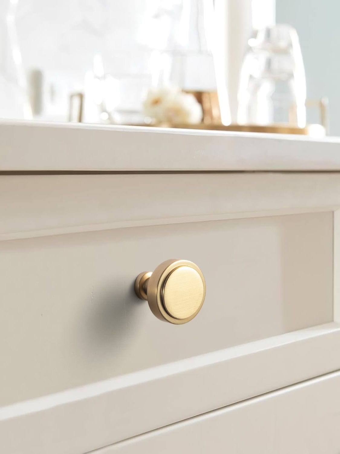 Goo-Ki Simple Cylindrical Zinc Alloy Drawer Knob with Elegant Design