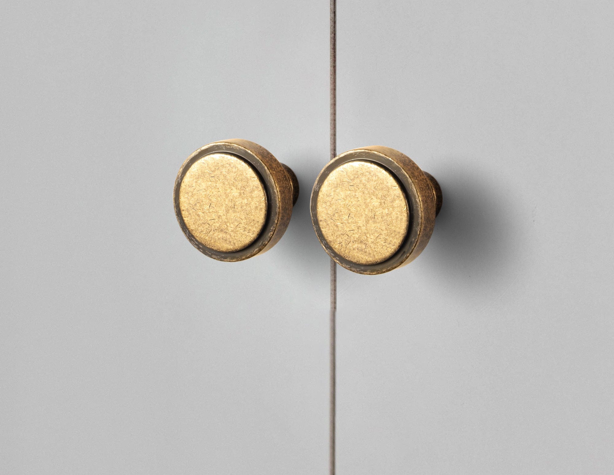 Goo-Ki Simple Cylindrical Zinc Alloy Drawer Knob with Elegant Design