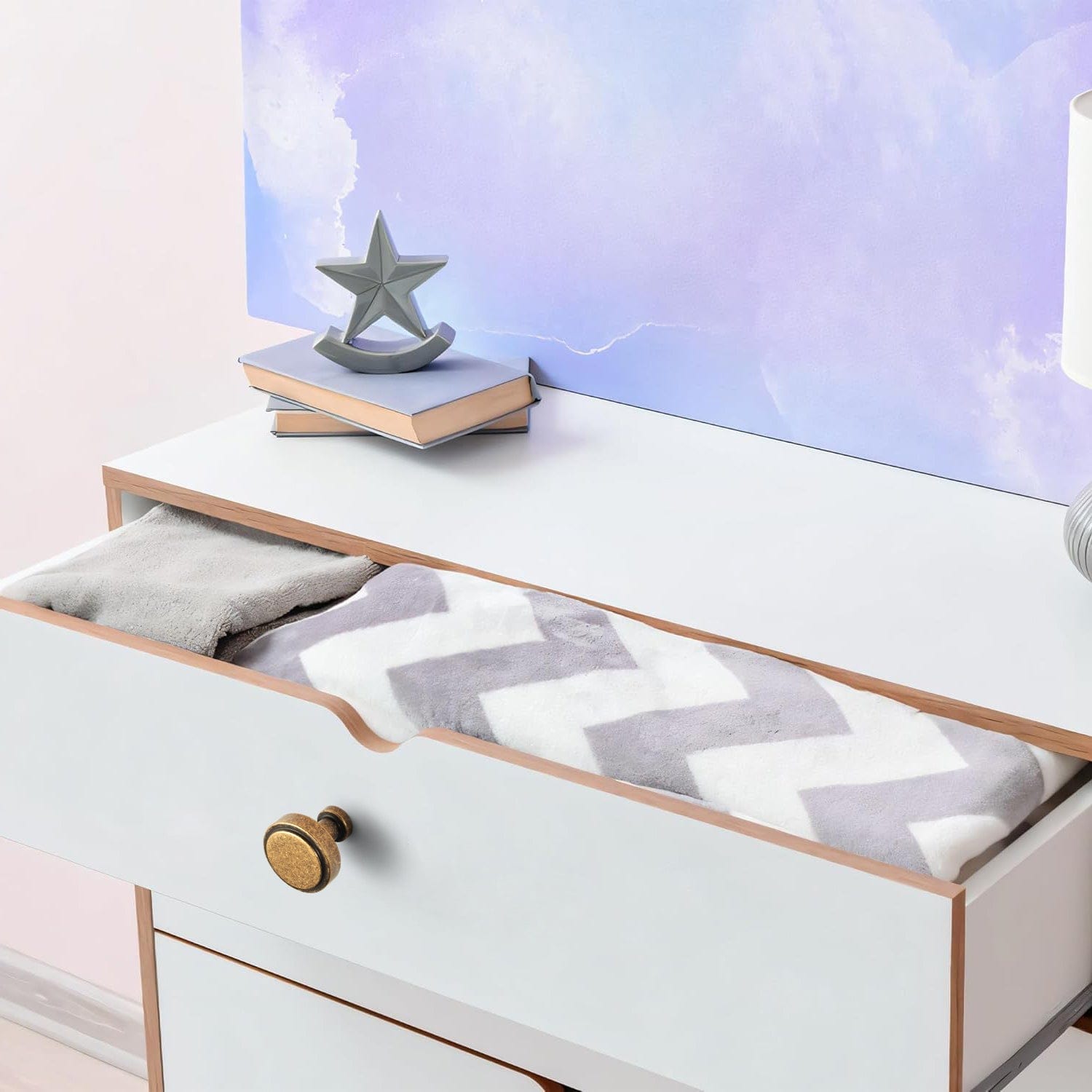 Goo-Ki Simple Cylindrical Zinc Alloy Drawer Knob with Elegant Design