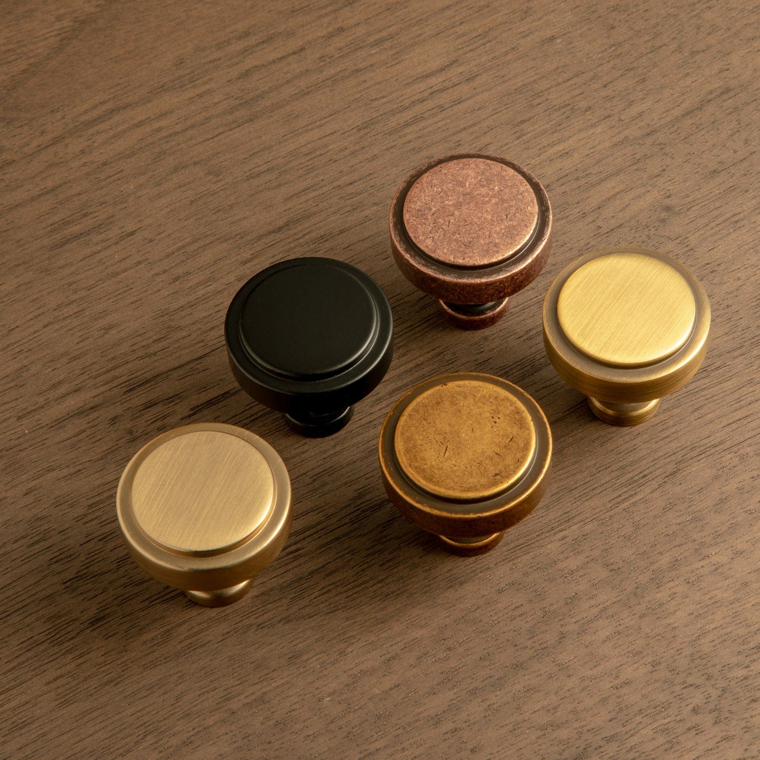 Goo-Ki Simple Cylindrical Zinc Alloy Drawer Knob with Elegant Design