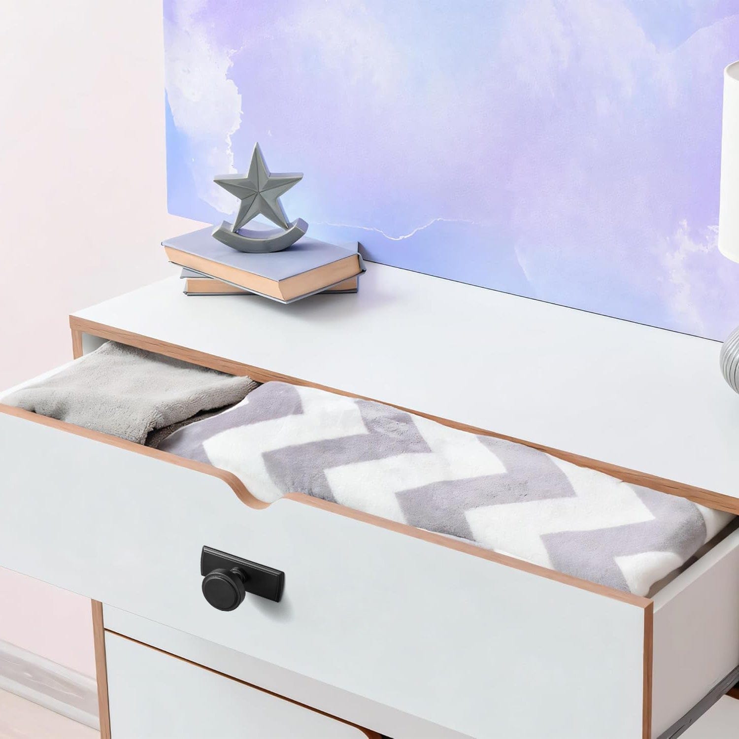 Goo-Ki Simple Cylindrical Zinc Alloy Drawer Knob with Elegant Design