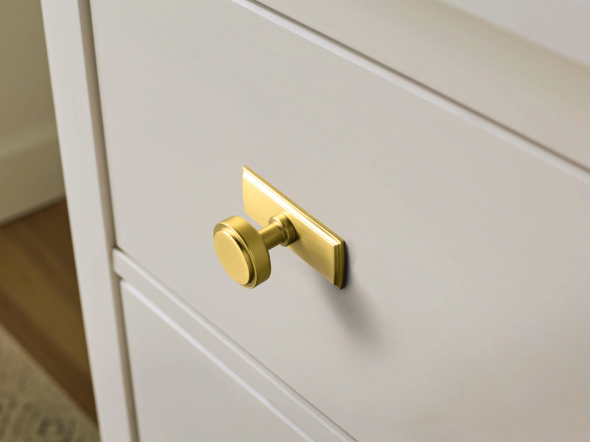 Goo-Ki Simple Cylindrical Zinc Alloy Drawer Knob with Elegant Design