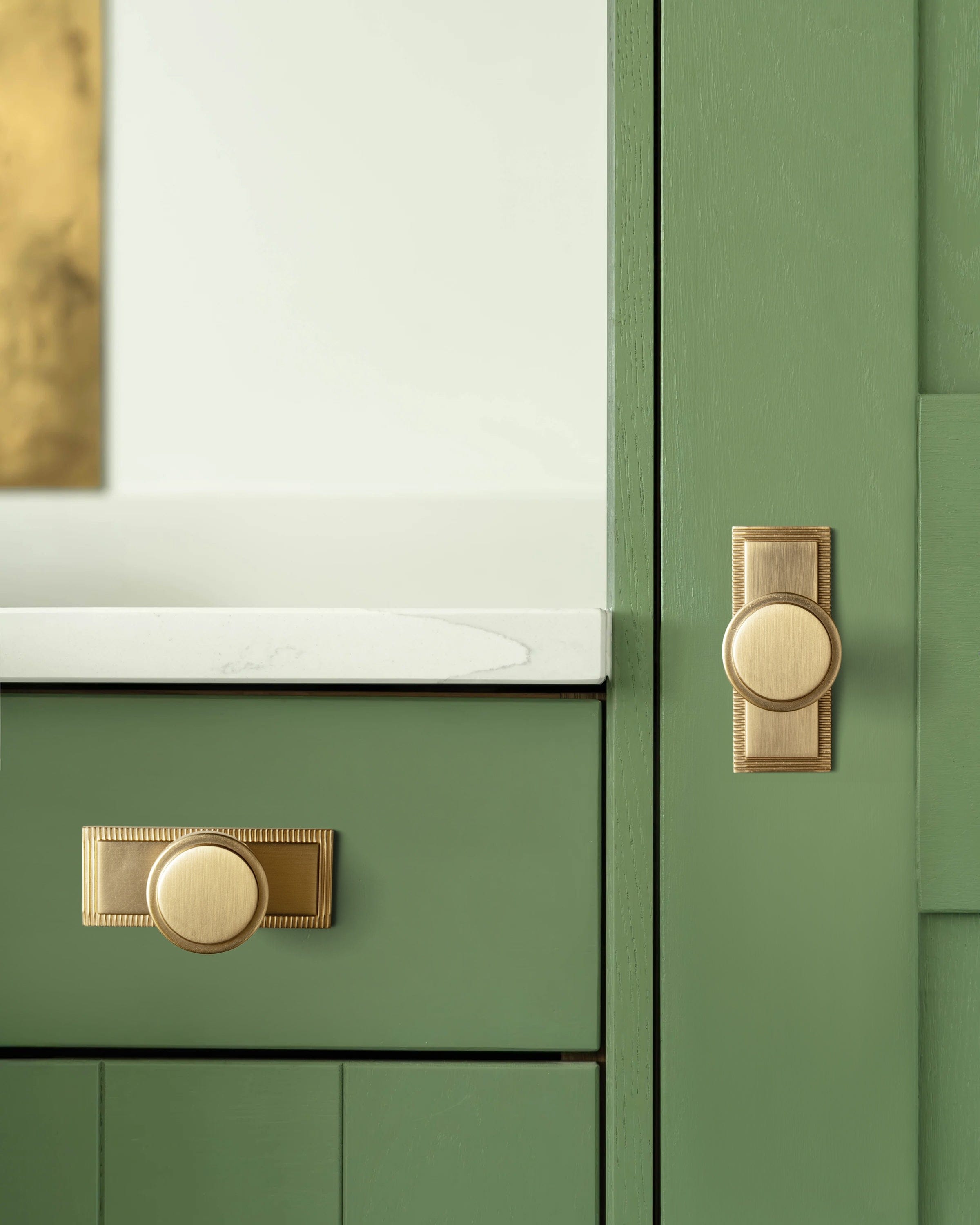 Goo-Ki Simple Cylindrical Zinc Alloy Drawer Knob with Elegant Design
