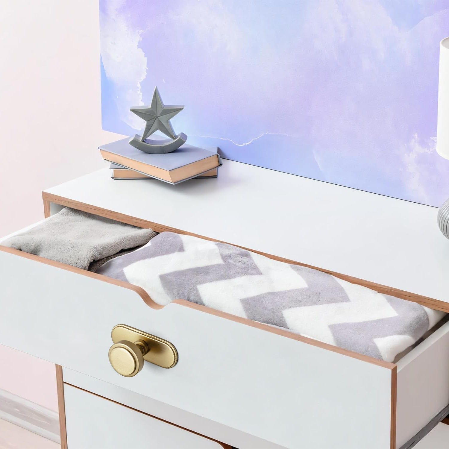 Goo-Ki Simple Cylindrical Zinc Alloy Drawer Knob with Elegant Design