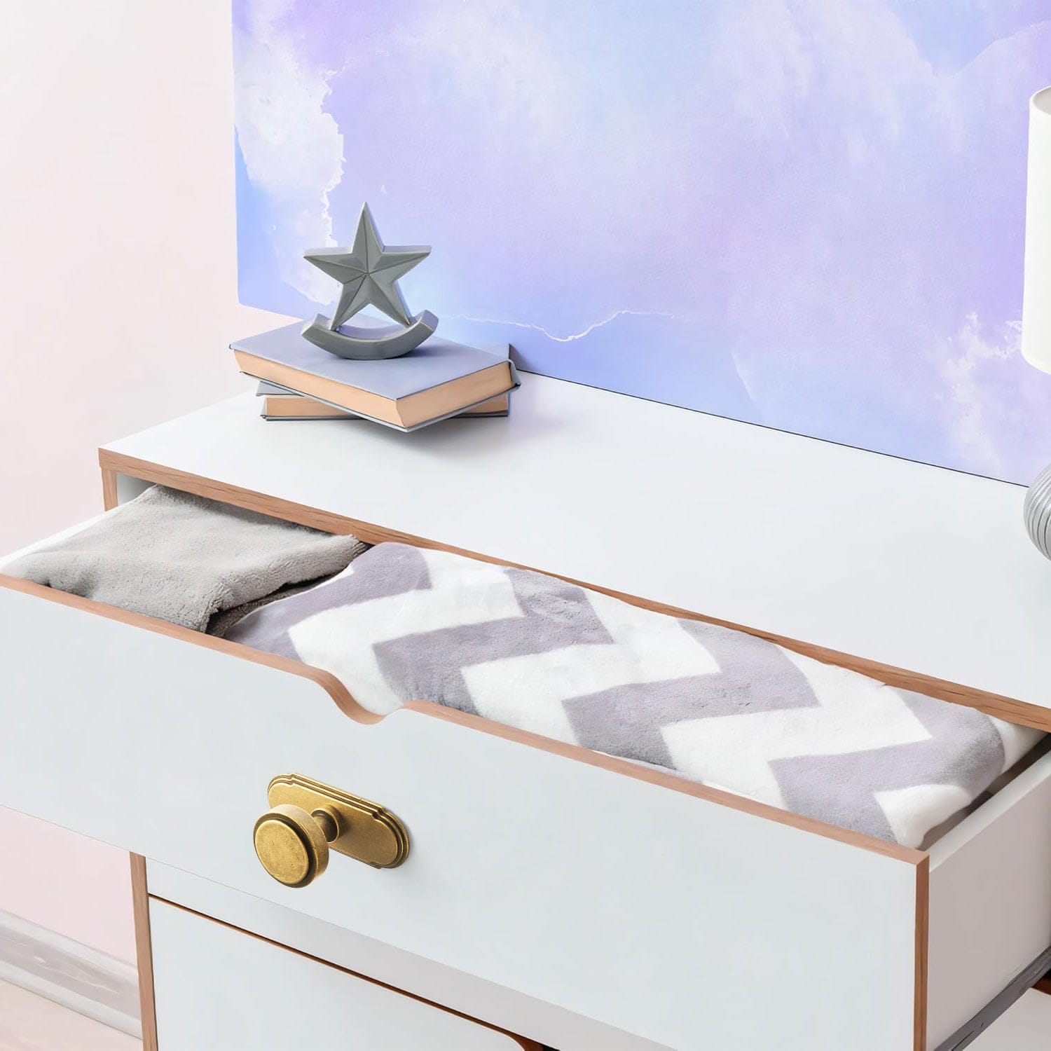 Goo-Ki Simple Cylindrical Zinc Alloy Drawer Knob with Elegant Design