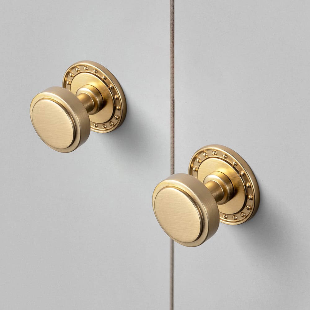Goo-Ki Simple Cylindrical Zinc Alloy Drawer Knob with Elegant Design