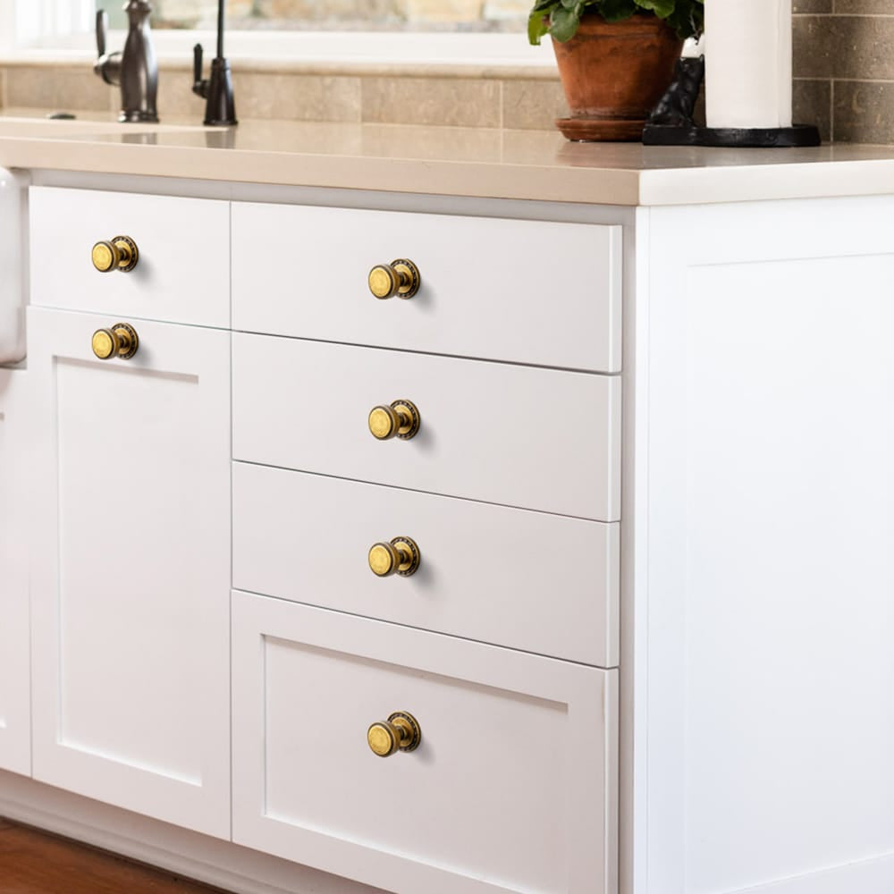 Goo-Ki Simple Cylindrical Zinc Alloy Drawer Knob with Elegant Design