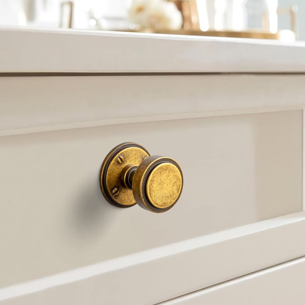 Goo-Ki Simple Cylindrical Zinc Alloy Drawer Knob with Elegant Design