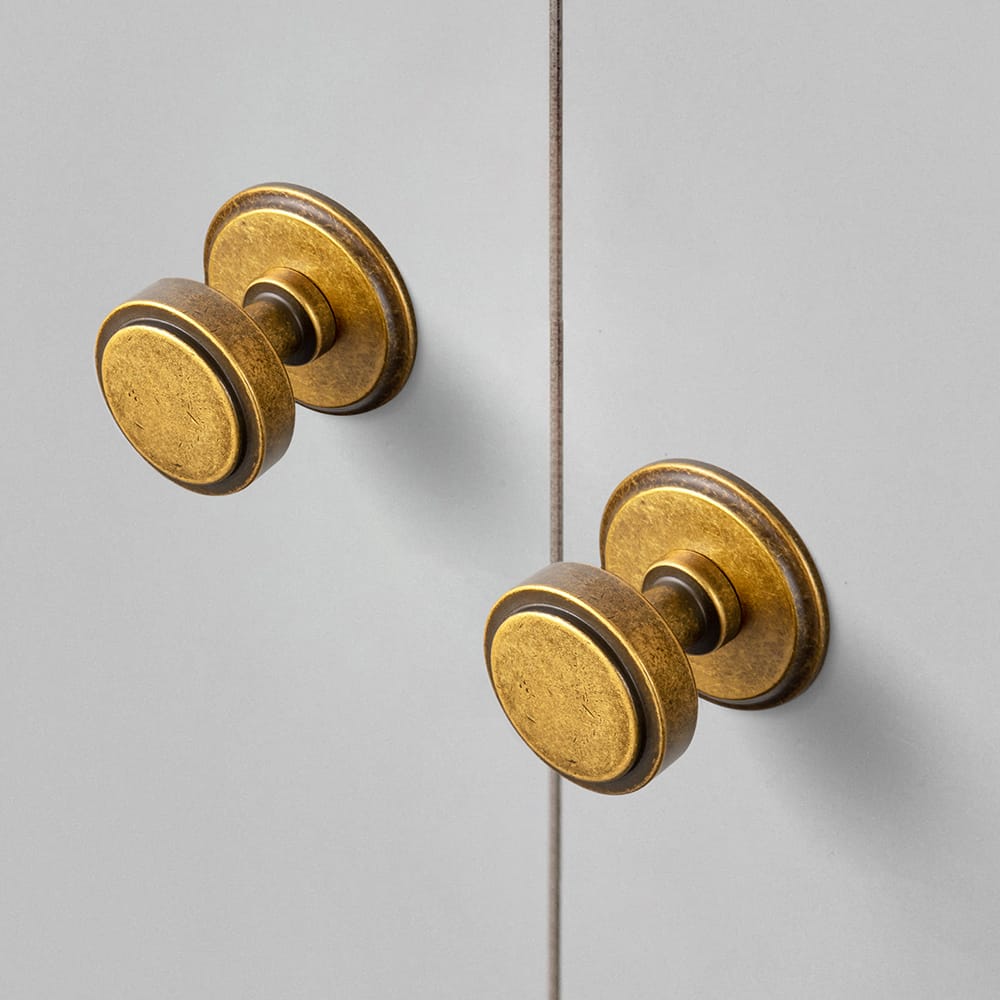 Goo-Ki Simple Cylindrical Zinc Alloy Drawer Knob with Elegant Design