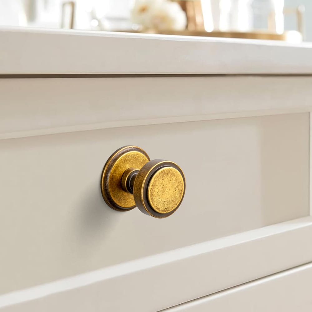 Goo-Ki Simple Cylindrical Zinc Alloy Drawer Knob with Elegant Design