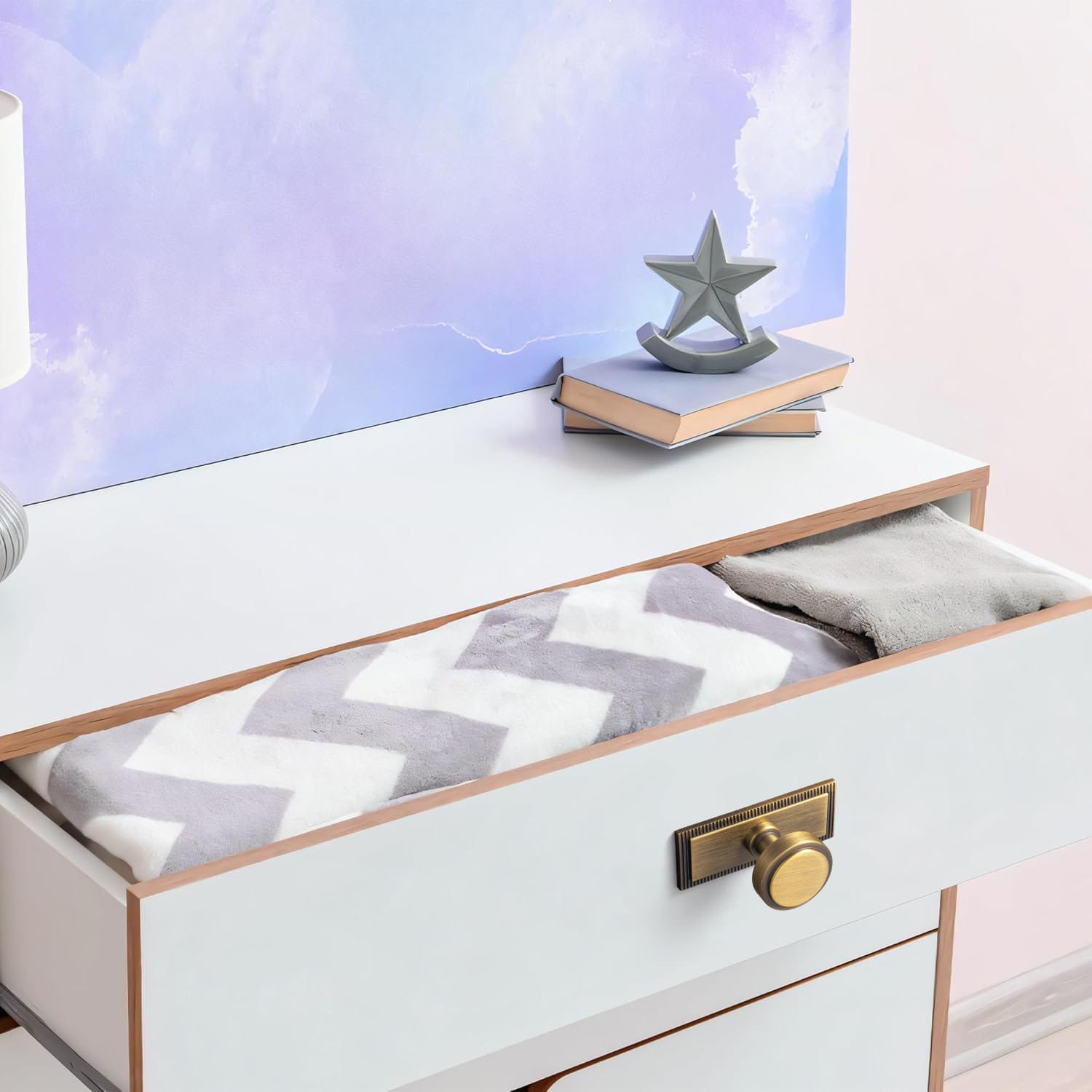 Goo-Ki Simple Cylindrical Zinc Alloy Drawer Knob with Elegant Design
