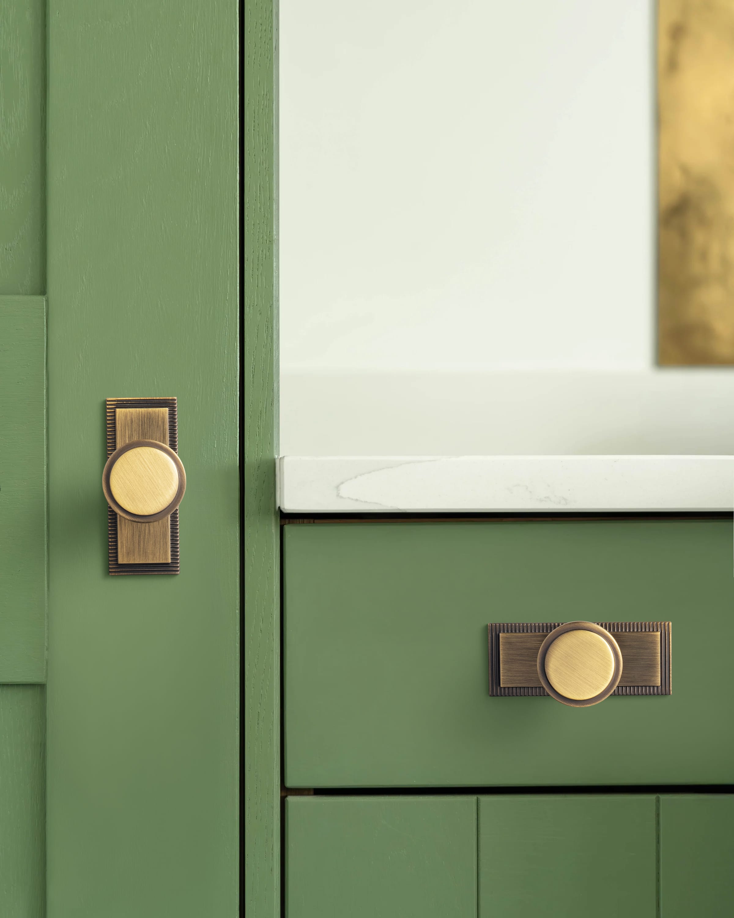 Goo-Ki Simple Cylindrical Zinc Alloy Drawer Knob with Elegant Design