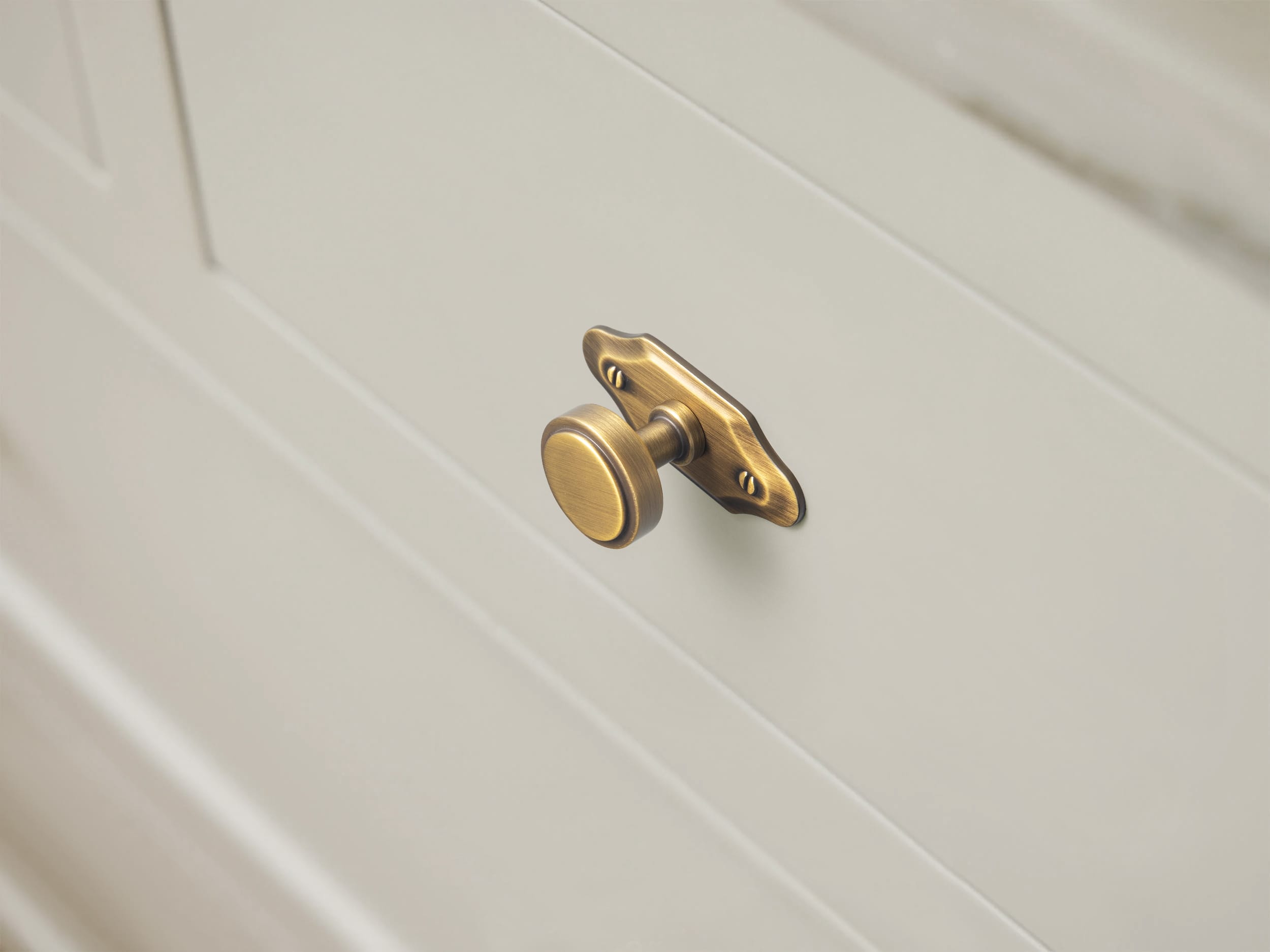 Goo-Ki Simple Cylindrical Zinc Alloy Drawer Knob with Elegant Design