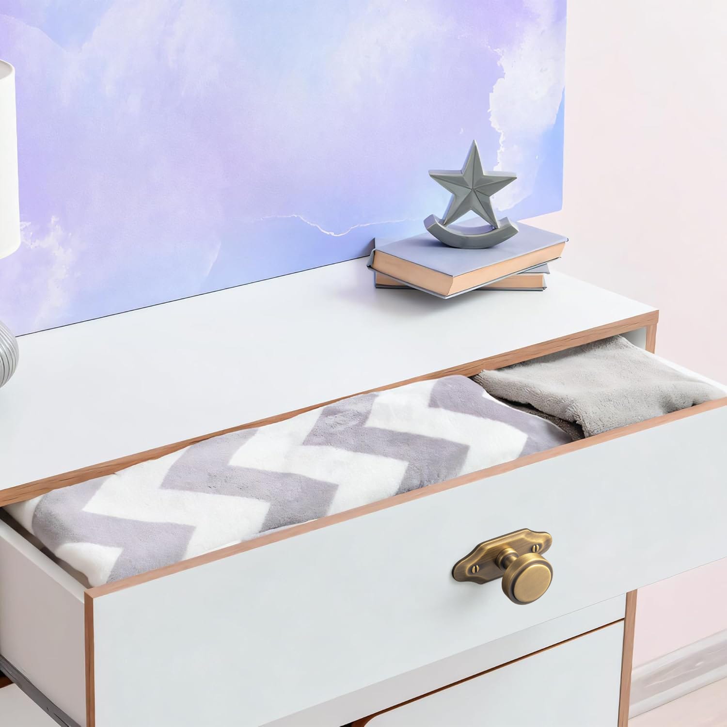 Goo-Ki Simple Cylindrical Zinc Alloy Drawer Knob with Elegant Design
