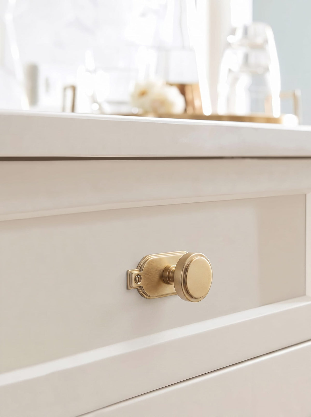 Goo-Ki Simple Cylindrical Zinc Alloy Drawer Knob with Elegant Design