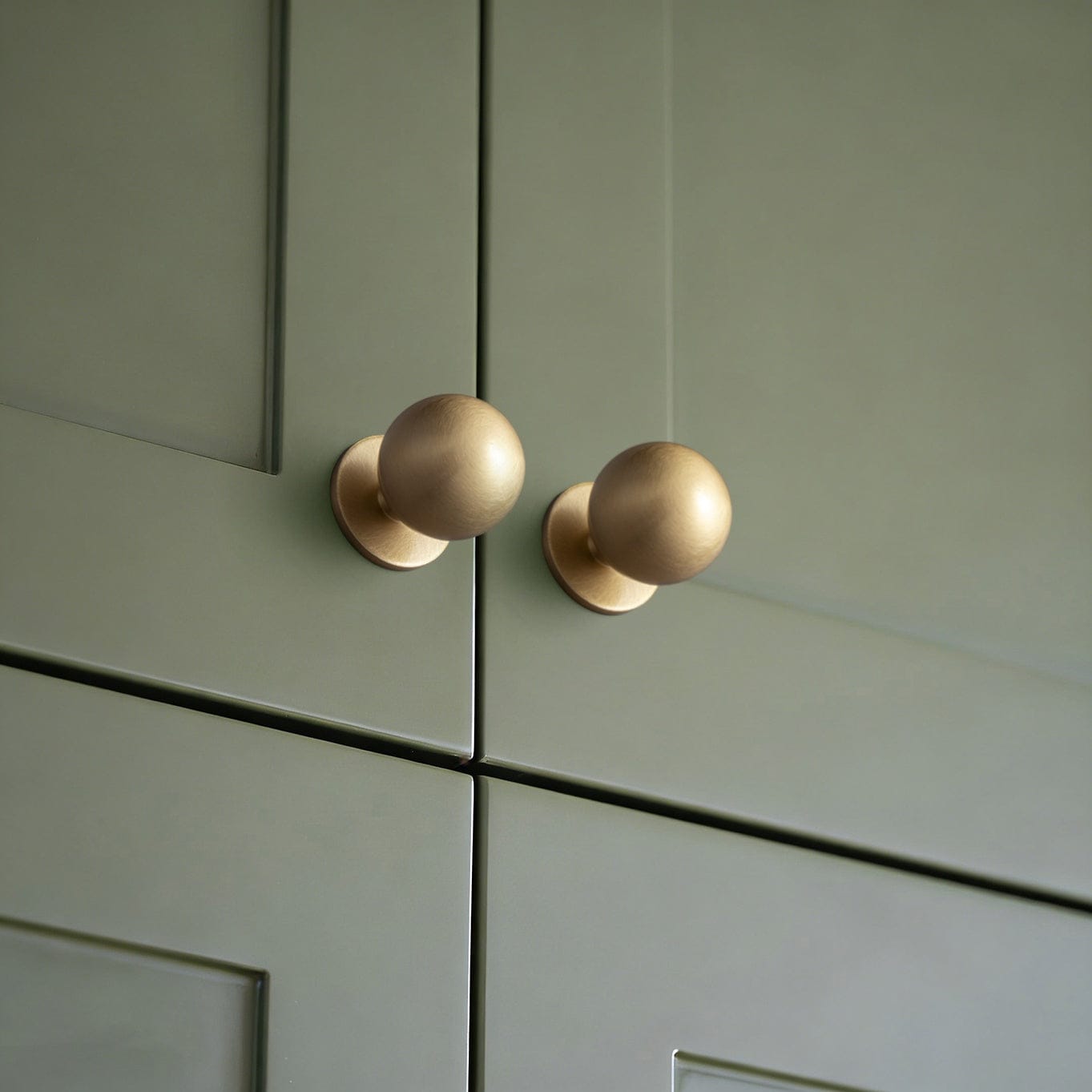 Goo-Ki Solid Brass Cabinet Knobs – Premium Round Egg-Shaped Drawer Pulls for Kitchen & Bathroom