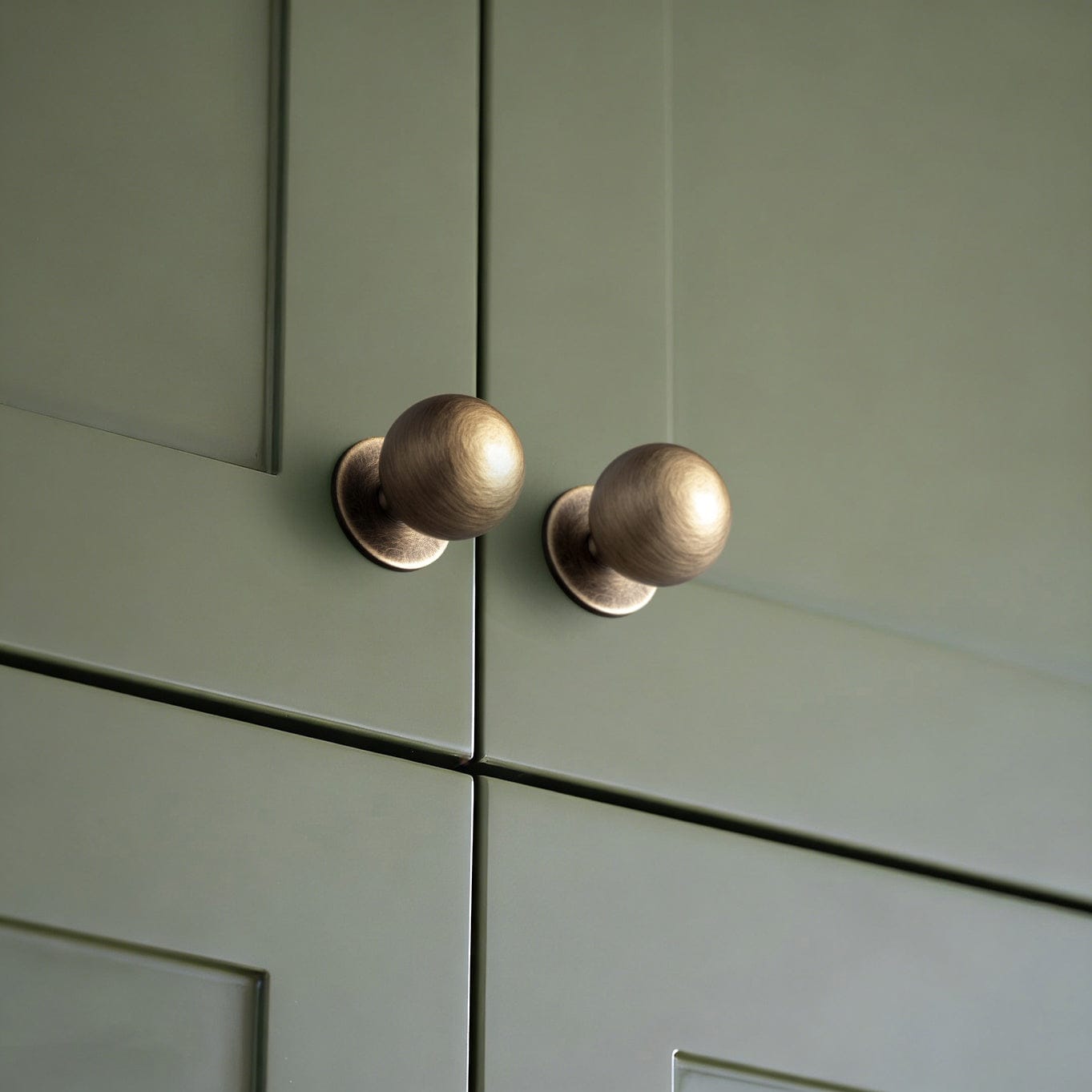 Goo-Ki Solid Brass Cabinet Knobs – Premium Round Egg-Shaped Drawer Pulls for Kitchen & Bathroom