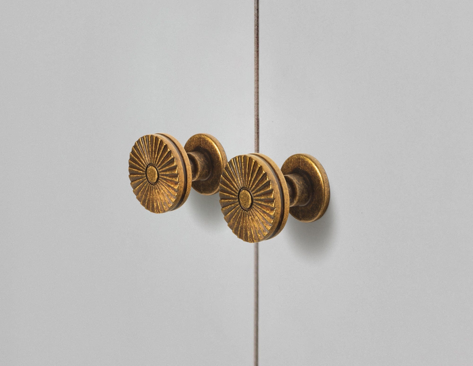 Goo-Ki Sunburst - Shaped Vintage Brass Cabinet Knobs for Distinctive Style