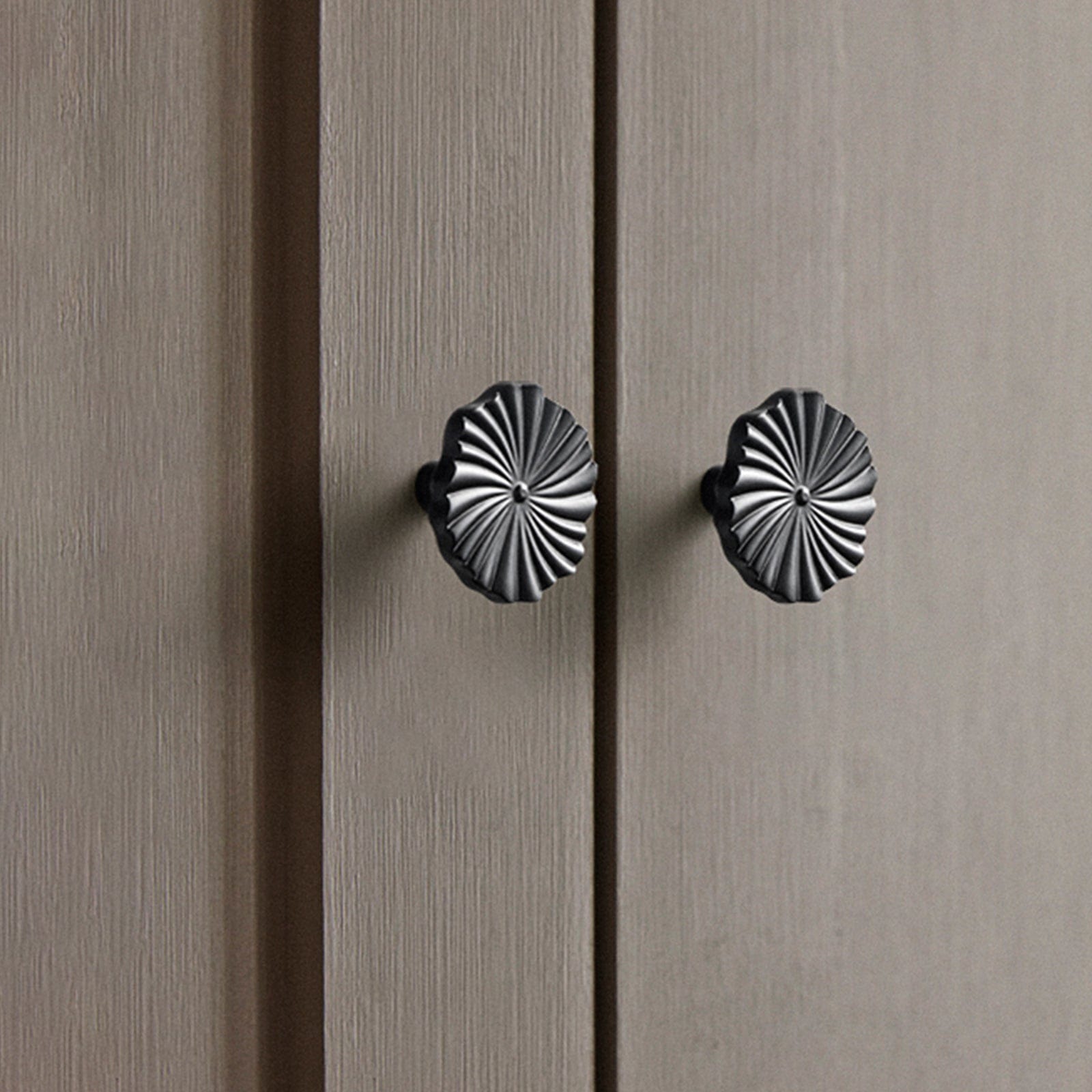 Goo-Ki Sunburst Zinc Alloy Drawer Knobs with Flower Design Ornate Sun-Ray Design Cabinet Hardware