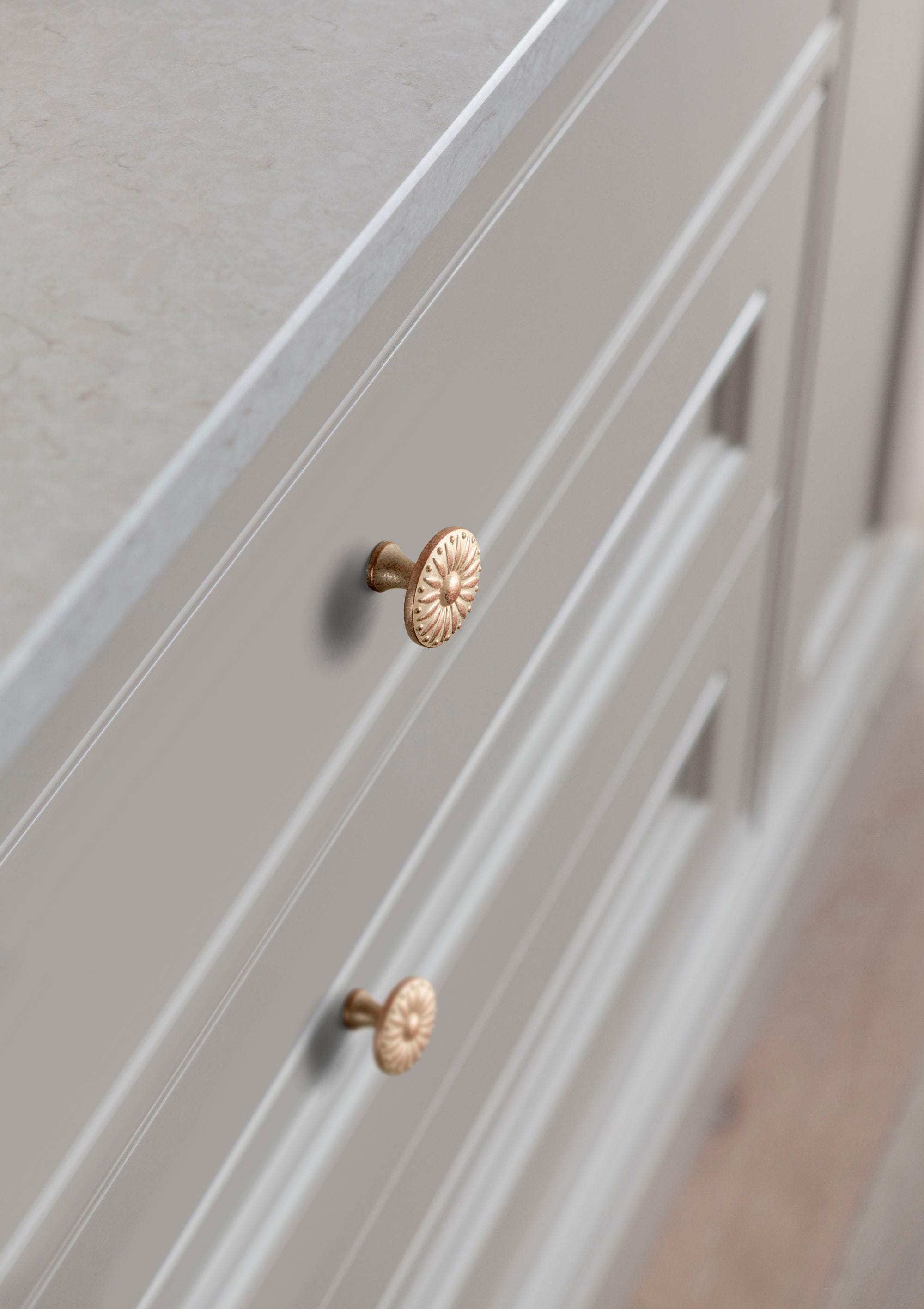Goo-Ki Sunflower Floral Embossed Cabinet Knobs Assorted Distressed Zinc Alloy Furniture Hardware