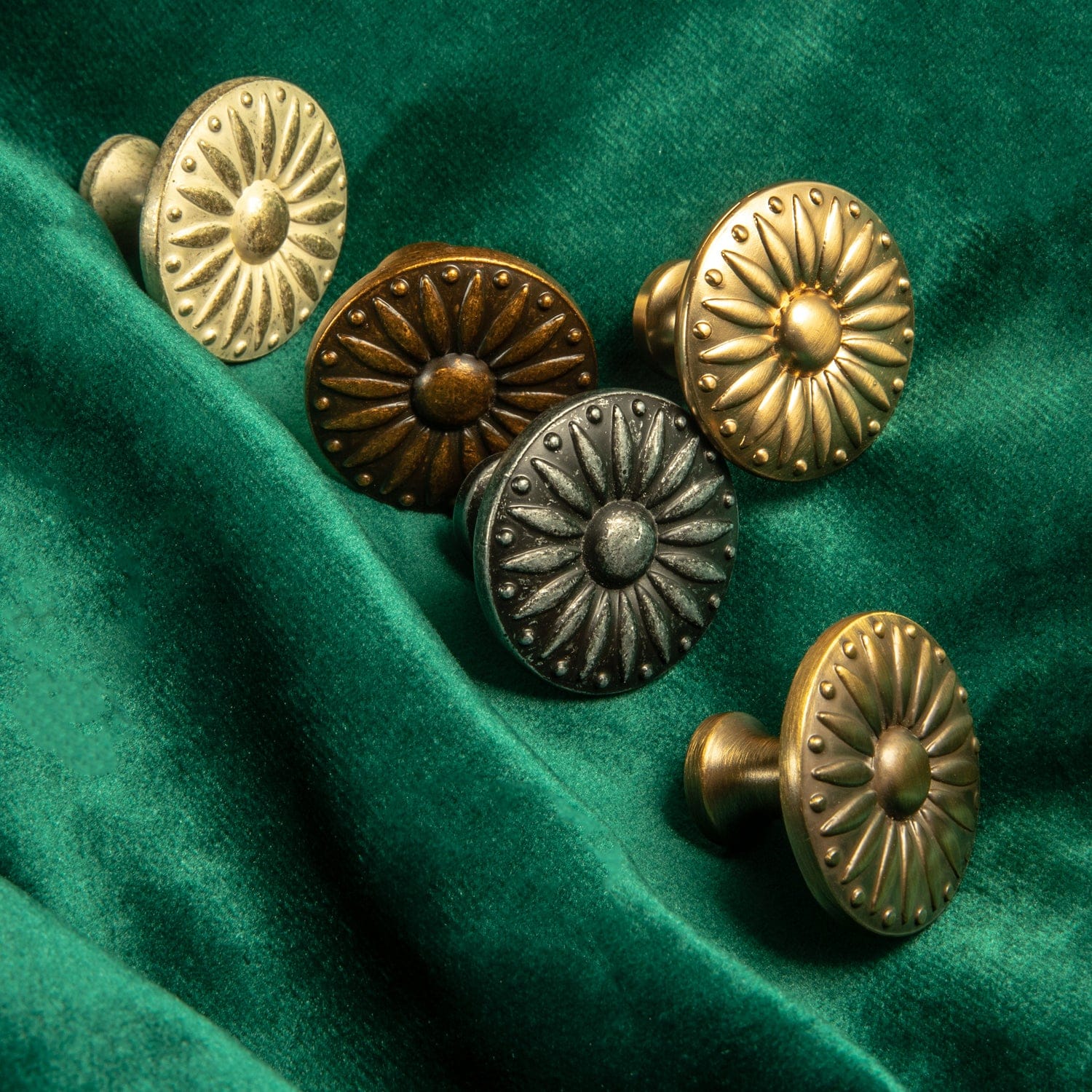 Goo-Ki Sunflower Floral Embossed Cabinet Knobs Assorted Distressed Zinc Alloy Furniture Hardware