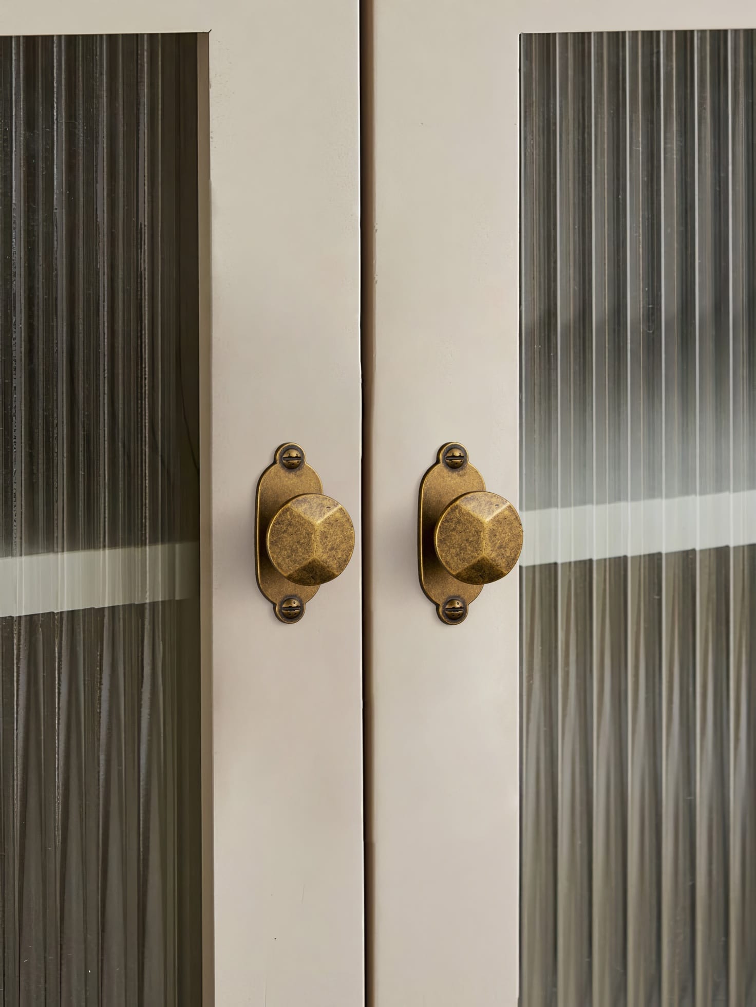 Goo-Ki Traditional Aged Bronze Zinc Alloy Cabinet Knob, Elegant Round Knob with Decorative Back Plate for Kitchen & Bathroom Cabinets