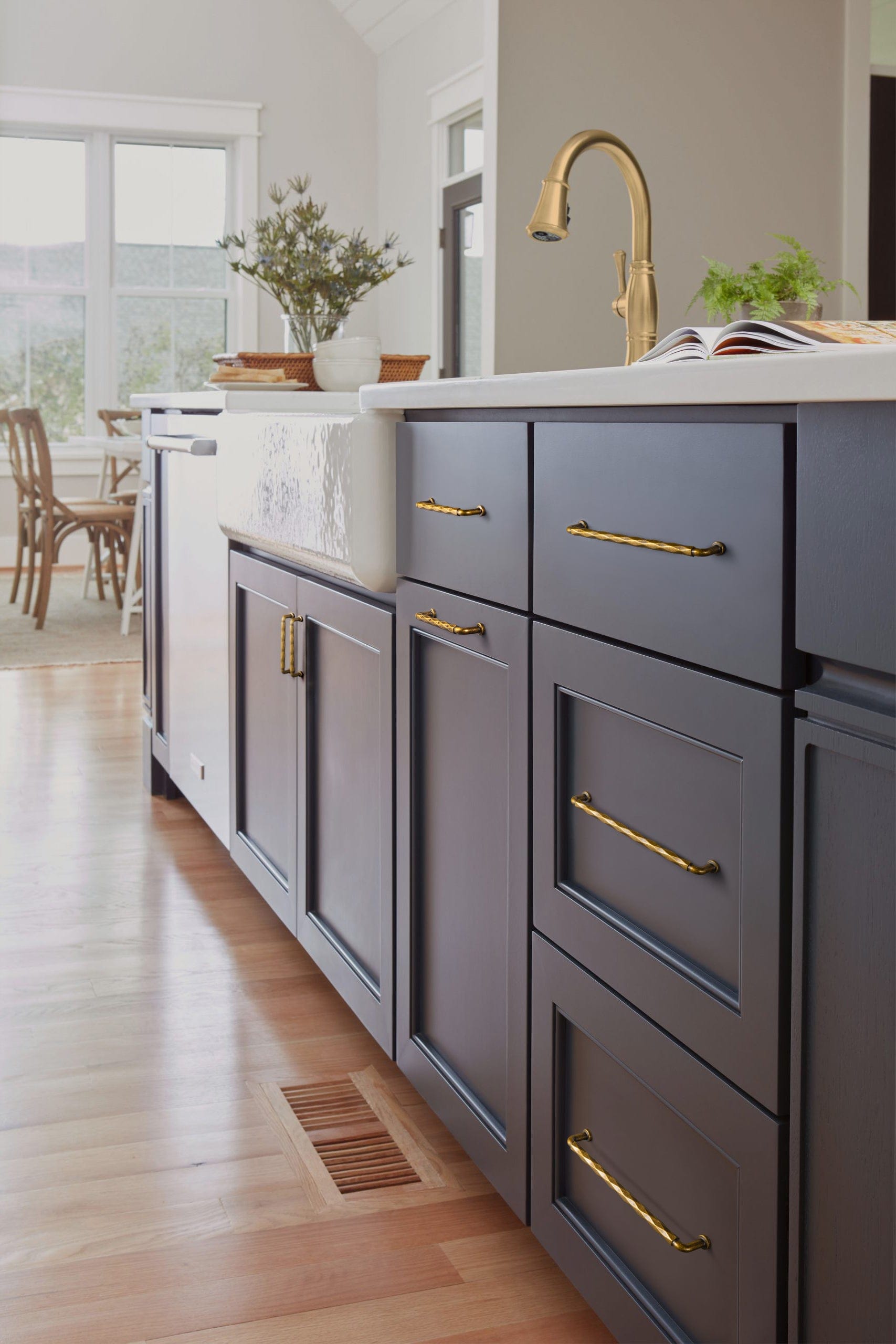 Goo-Ki Twisted Design Decorative Zinc Alloy Cabinet Handles for Kitchen Cabinets