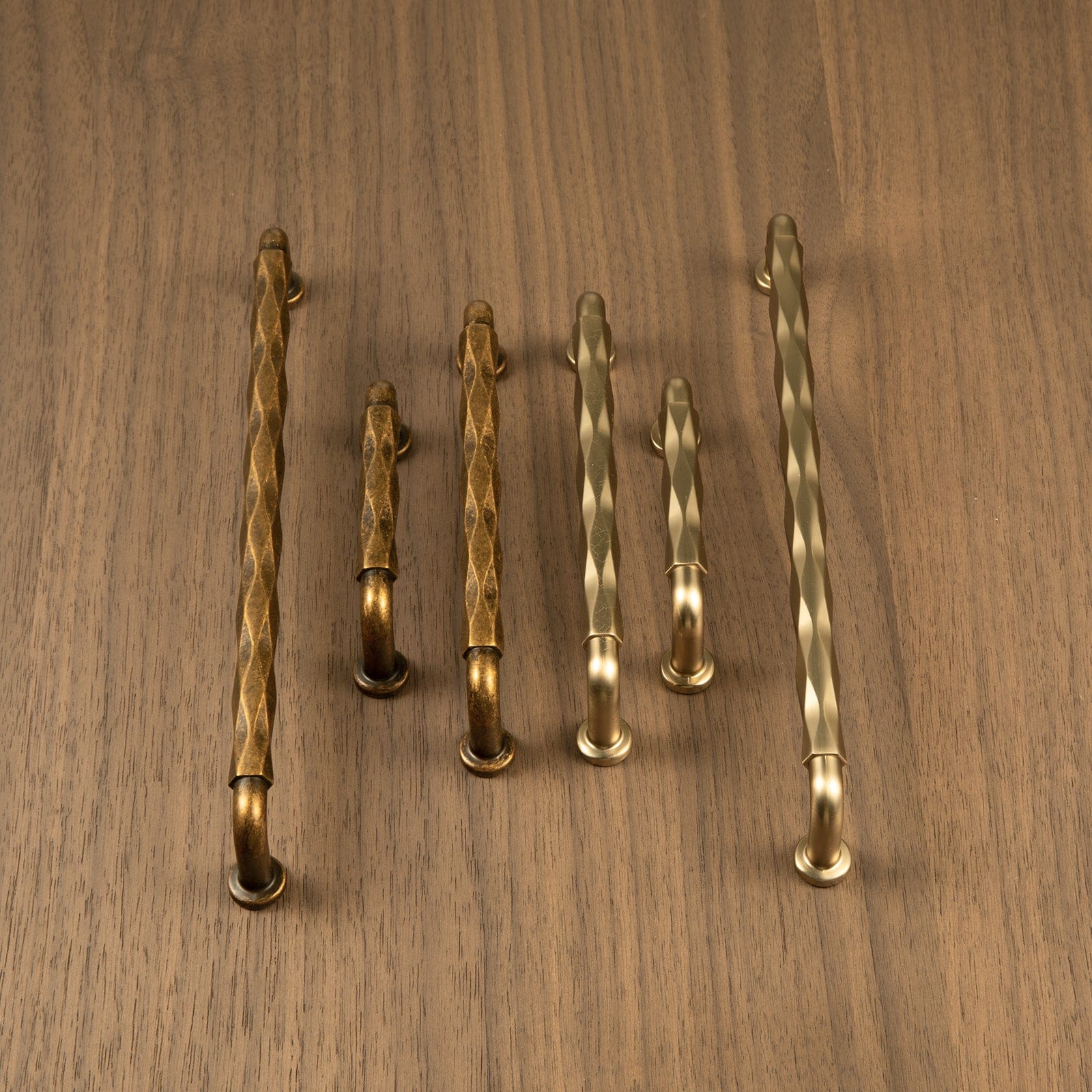 Goo-Ki Twisted Design Decorative Zinc Alloy Cabinet Handles for Kitchen Cabinets