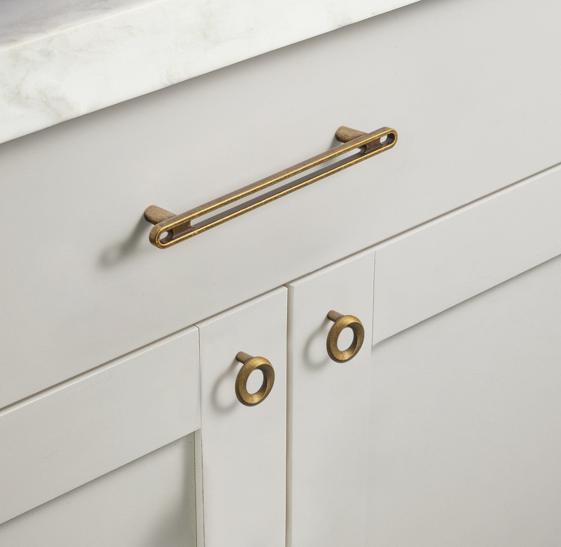 Goo-Ki Unique Design Openwork Furniture Handle Zinc Alloy Kitchen Drawer Pulls Finger Pull