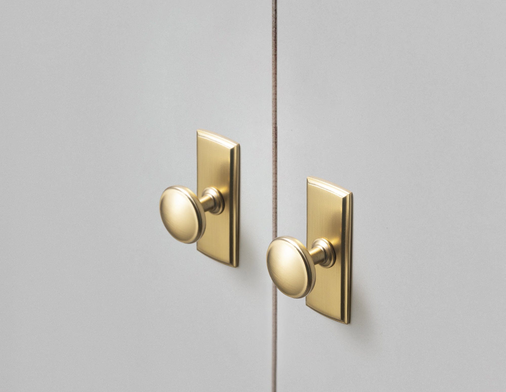 Goo-Ki Vintage Retro Bronze Drawer Knob Kitchen Hardware Single Hole Cabinet Knobs with Back Plate