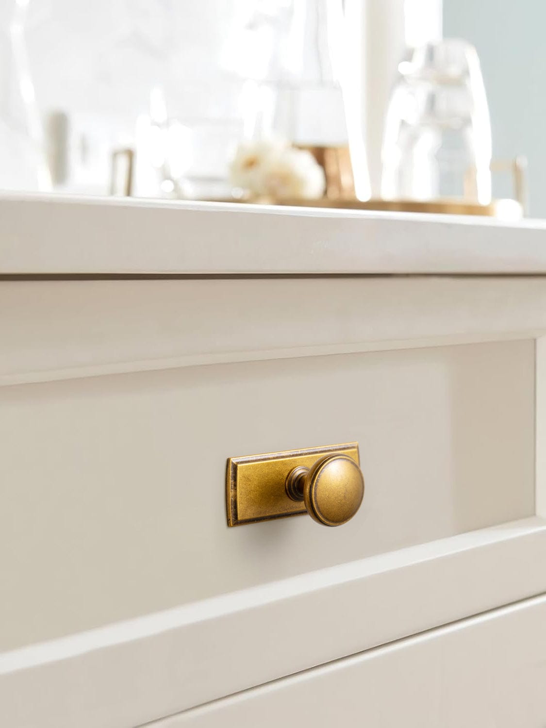 Goo-Ki Vintage Retro Bronze Drawer Knob Kitchen Hardware Single Hole Cabinet Knobs with Back Plate