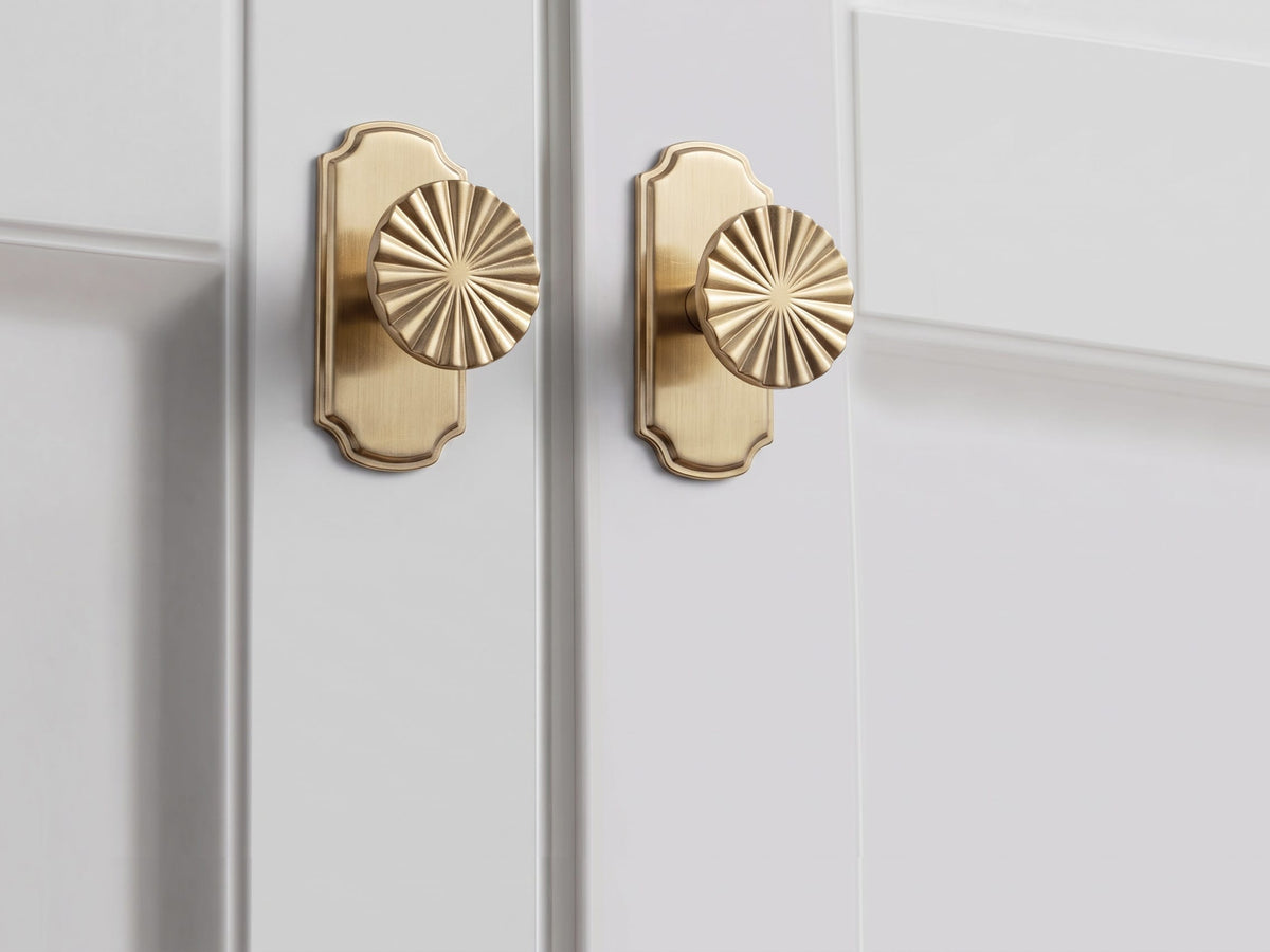 Goo-Ki Vintage Sunburst Zinc Alloy Drawer Knob, Ornate Fluted Cabinet Knob with Multiple Backplate Styles